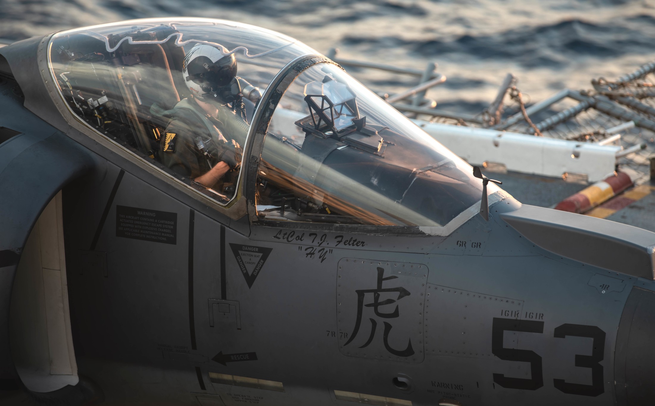 vma-542 tigers marine attack squadron usmc av-8b harrier ii uss kearsarge lhd-3 cockpit 127