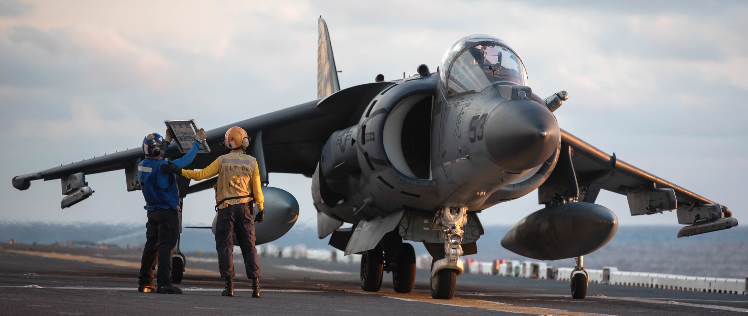 vma-542 tigers marine attack squadron usmc av-8b harrier ii uss kearsarge lhd-3 128