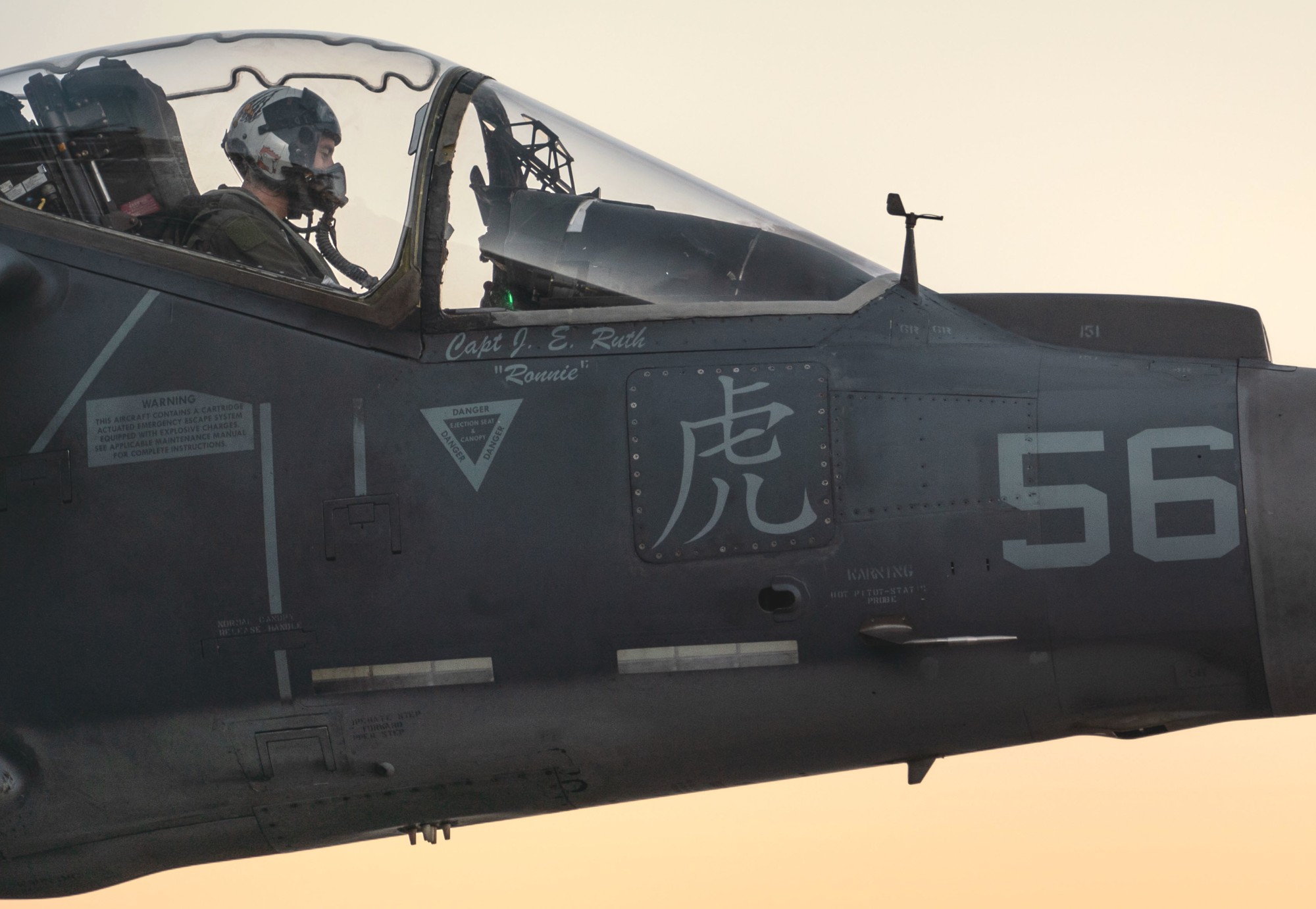 vma-542 tigers marine attack squadron usmc av-8b harrier ii uss kearsarge lhd-3 129