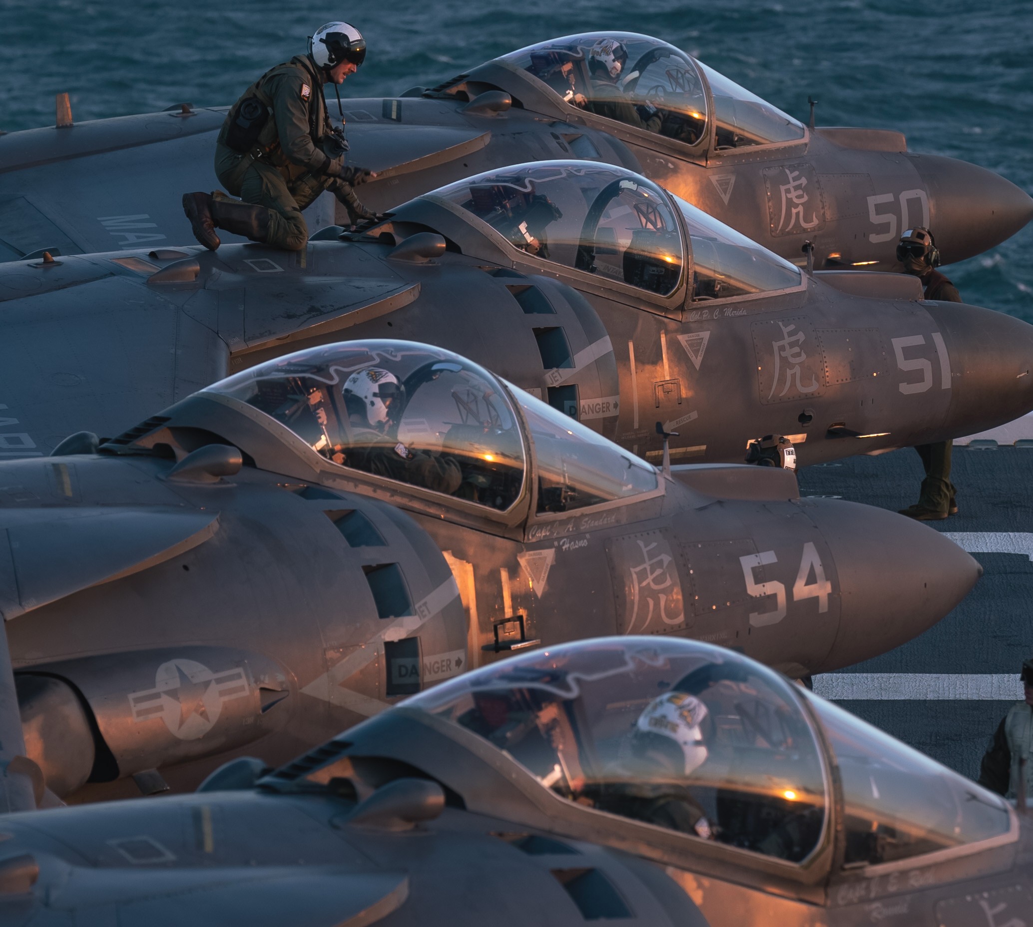 vma-542 tigers marine attack squadron usmc av-8b harrier ii uss kearsarge lhd-3 130