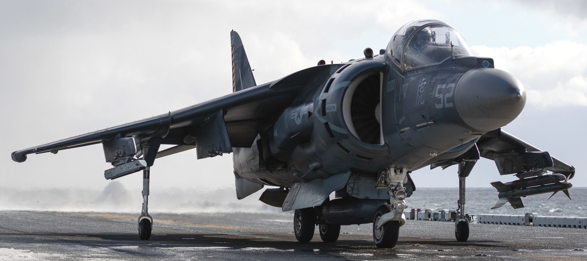 vma-542 tigers marine attack squadron usmc av-8b harrier ii uss kearsarge lhd-3 137