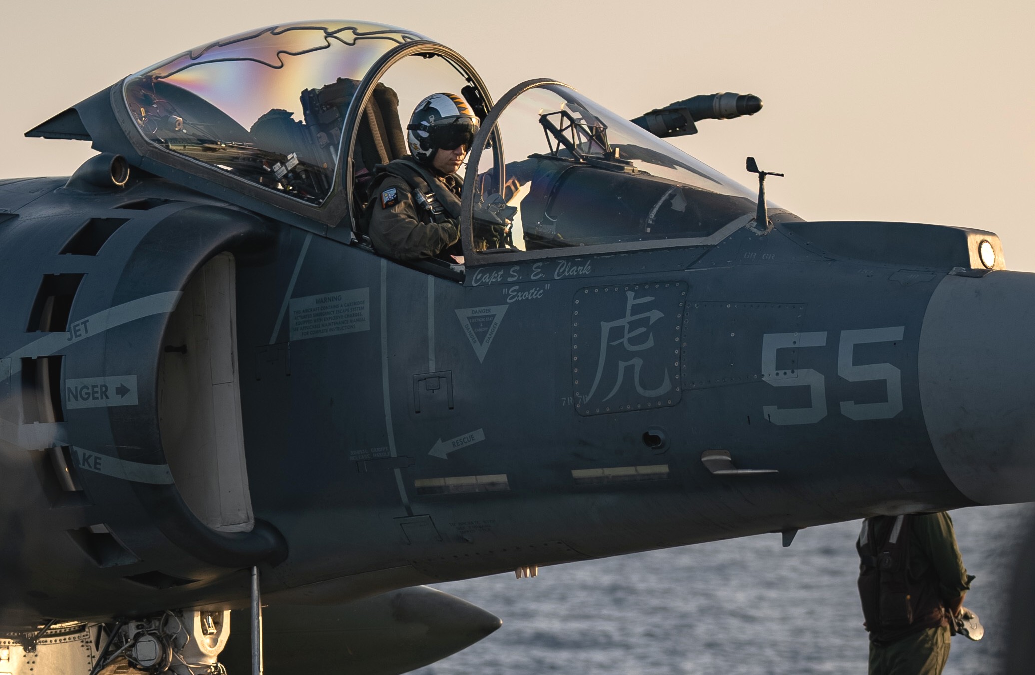 vma-542 tigers marine attack squadron usmc av-8b harrier ii uss kearsarge lhd-3 141