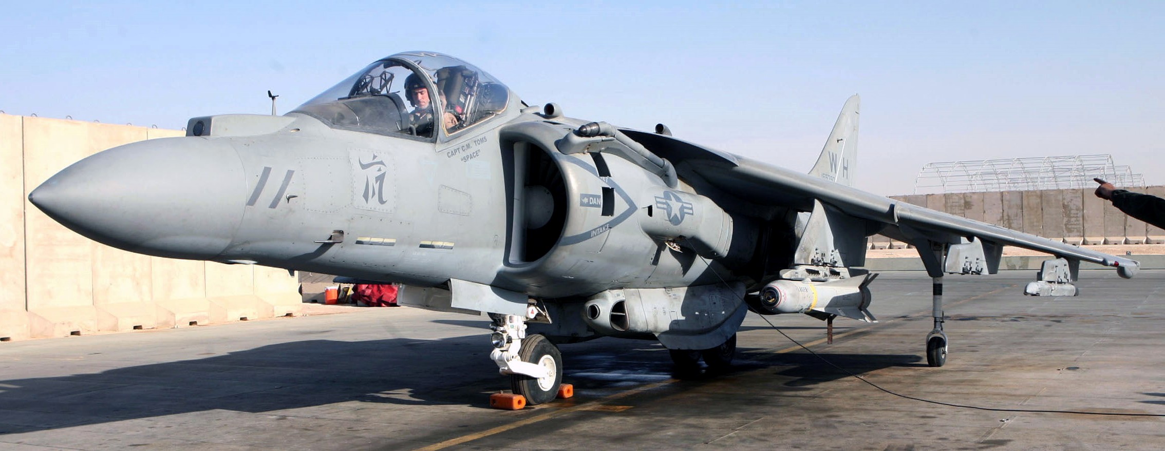 vma-542 tigers marine attack squadron usmc av-8b harrier ii al asad airbase iraq 43