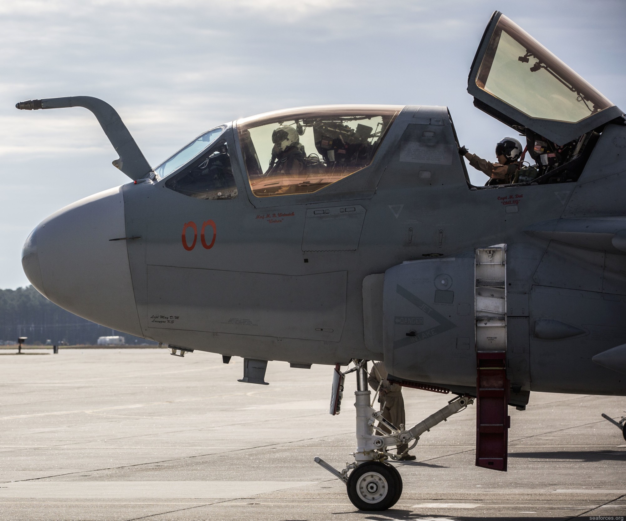 vmaqt-1 banshees ea-6b prowler marine tactical electronic warfare training squadron usmc 23