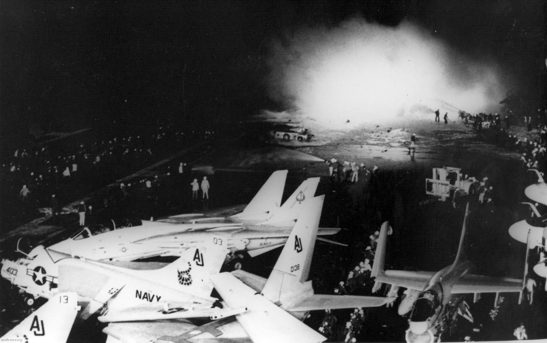 vmaq-2 playboys ea-6b prowler marine tactical electronic warfare squadron usmc 68 crash uss nimitz cvn-68