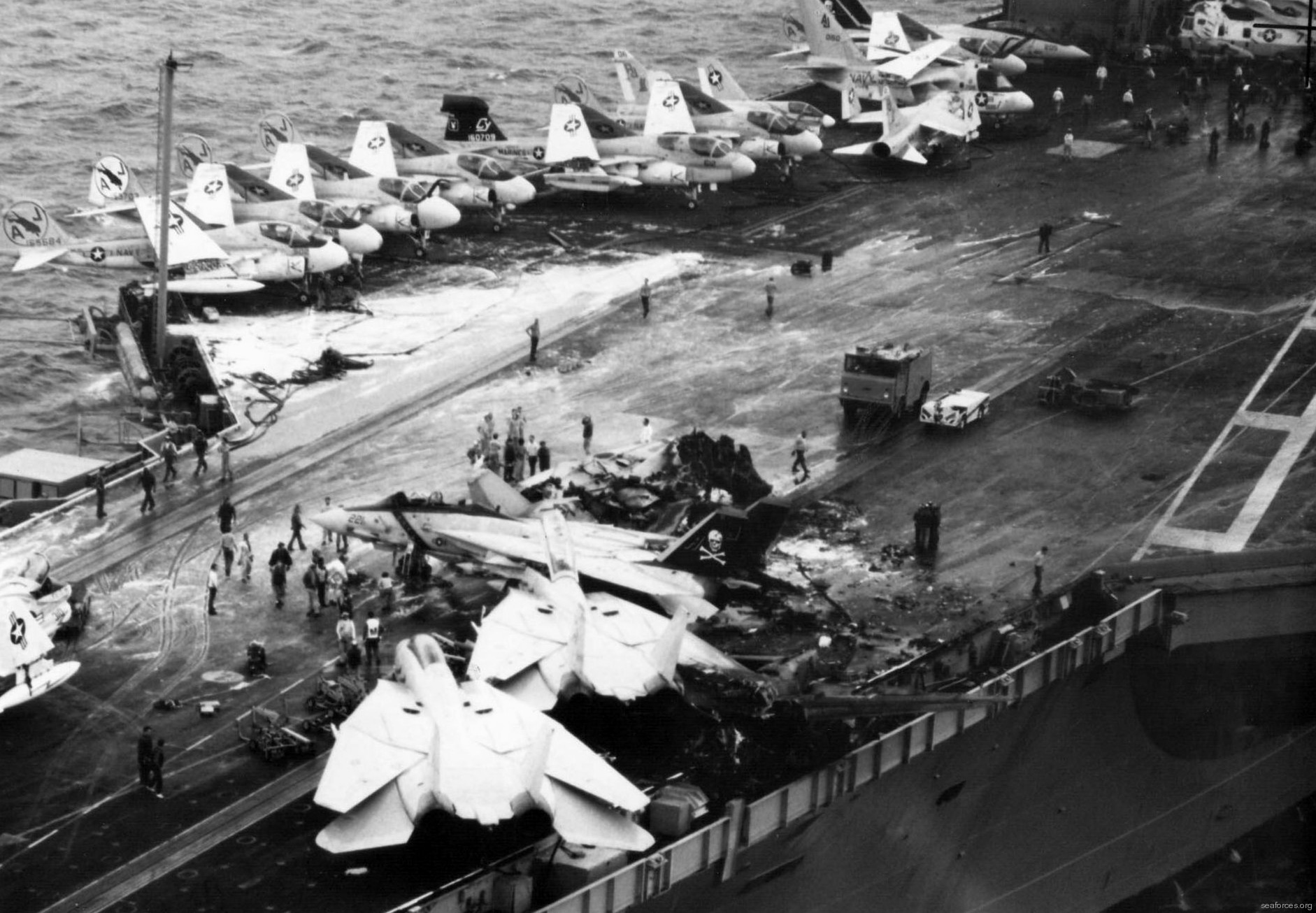 vmaq-2 playboys ea-6b prowler marine tactical electronic warfare squadron usmc 70 crash damage cvn-68 uss nimitz