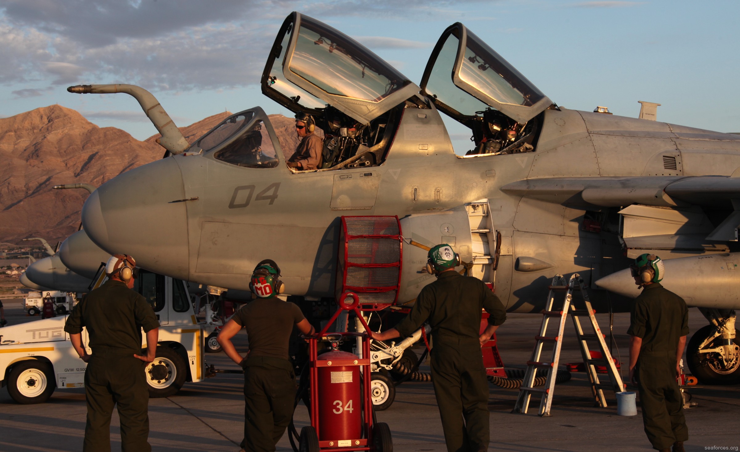 vmaq-3 moon dogs ea-6b prowler marine tactical electronic warfare squadron usmc 32