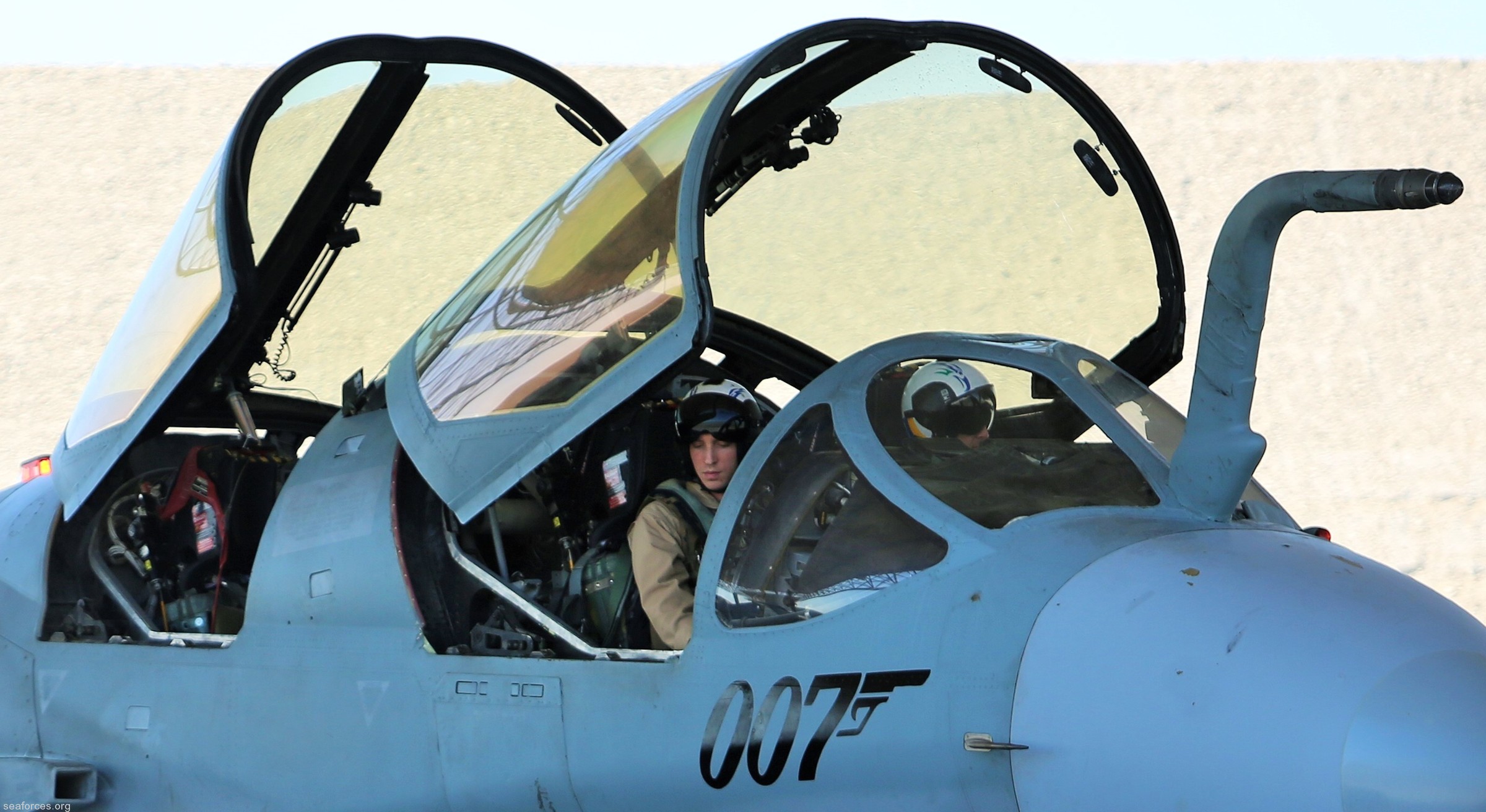 vmaq-4 seahawks ea-6b prowler marine tactical electronic warfare squadron usmc 32a 007 cockpit bond