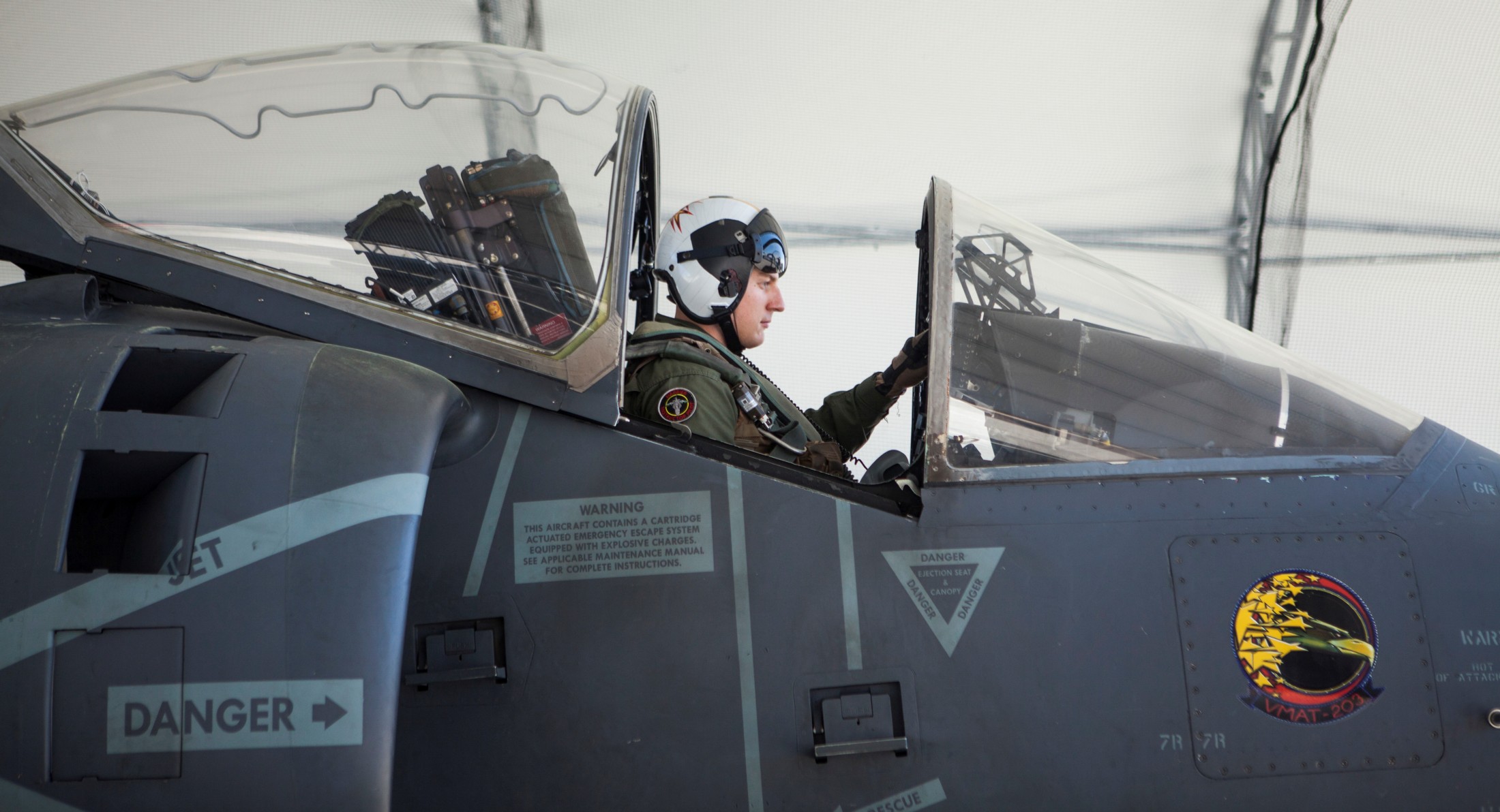 vmat-203 hawks marine attack training squadron av-8b harrier ii mcas cherry point north carolina 32p