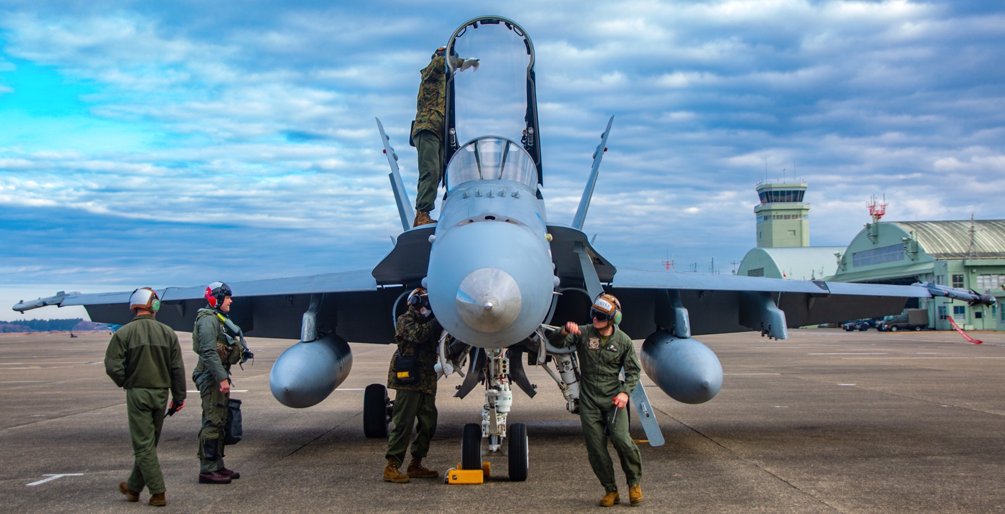 vmfa-112 cowboys marine fighter attack squadron usmc f/a-18c hornet 113 hyakuri japan