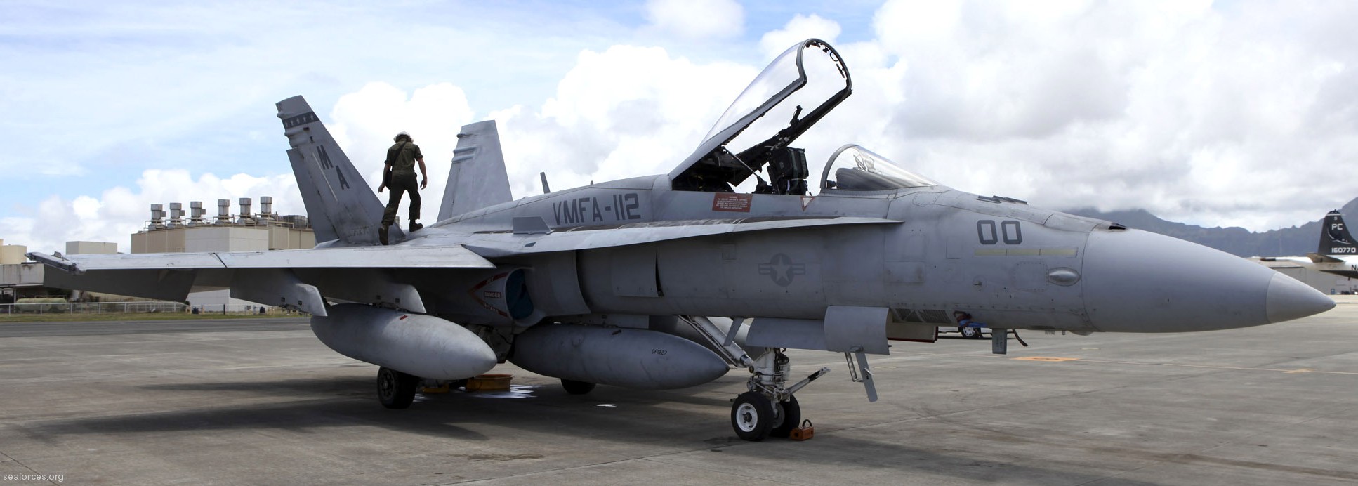 vmfa-112 cowboys marine fighter attack squadron f/a-18a+ hornet 12