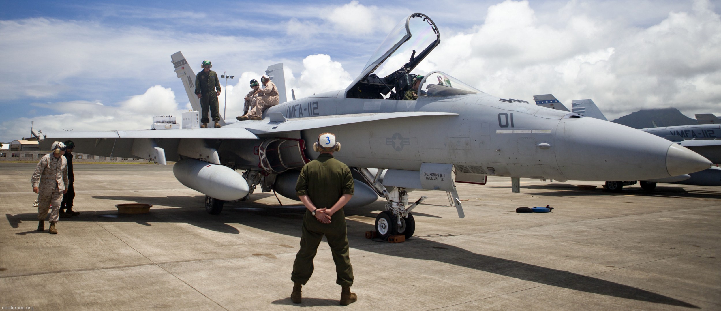 vmfa-112 cowboys marine fighter attack squadron f/a-18a+ hornet 32