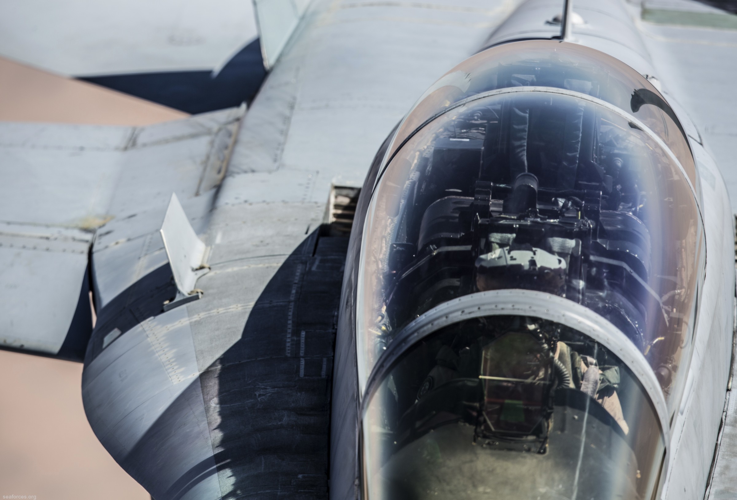 vmfa-112 cowboys marine fighter attack squadron f/a-18b hornet 29 refueling