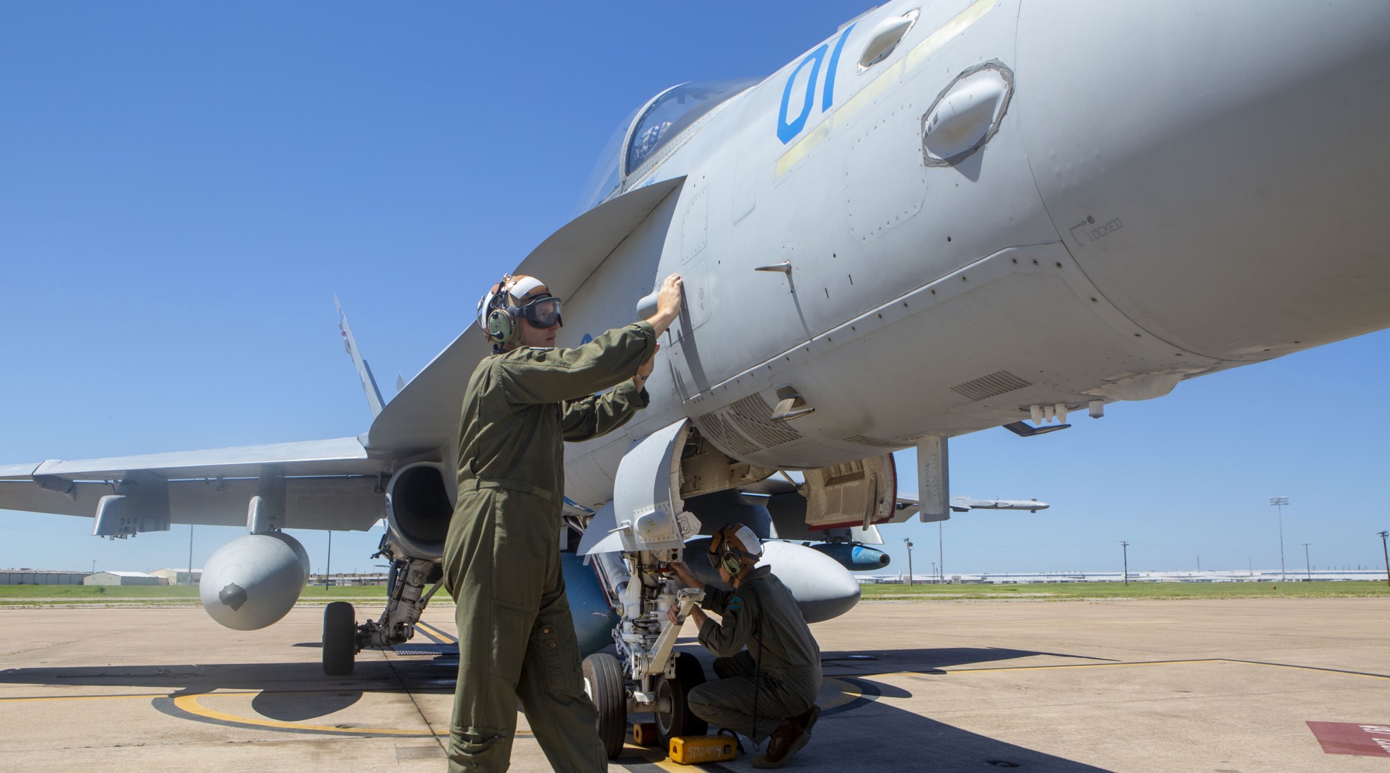 vmfa-112 cowboys marine fighter attack squadron usmc f/a-18c hornet 63