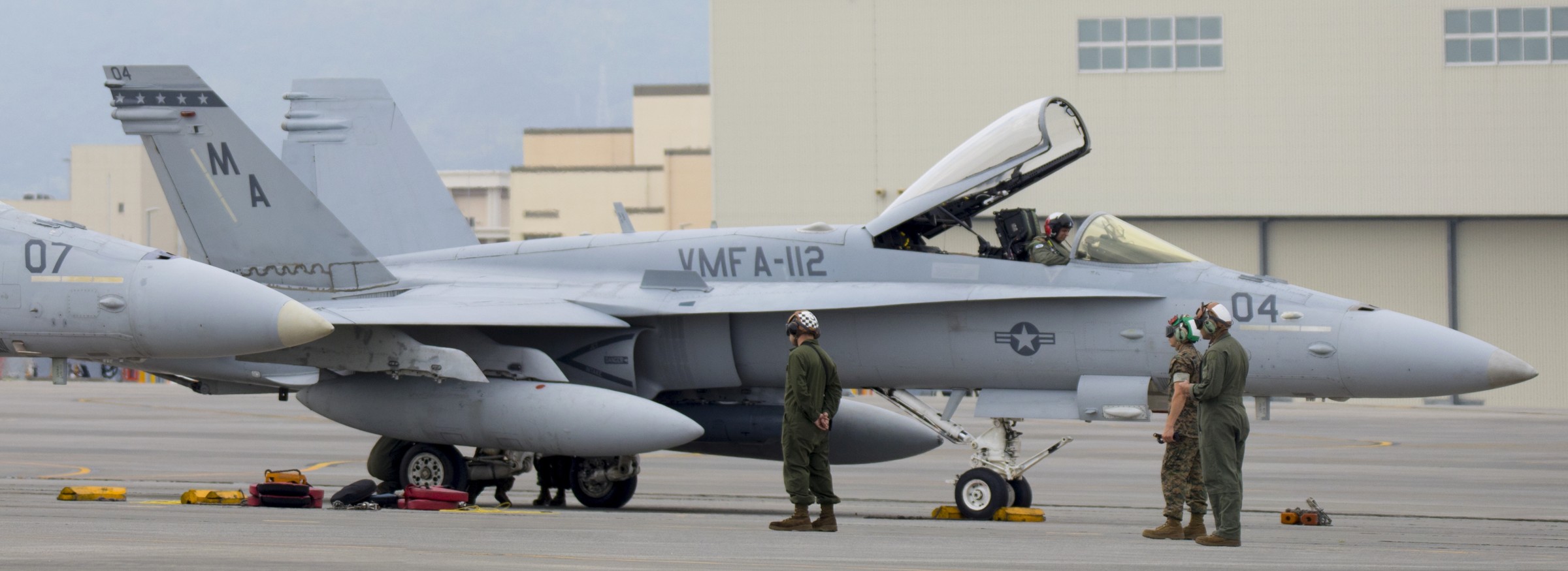 vmfa-112 cowboys marine fighter attack squadron usmc f/a-18c hornet 68