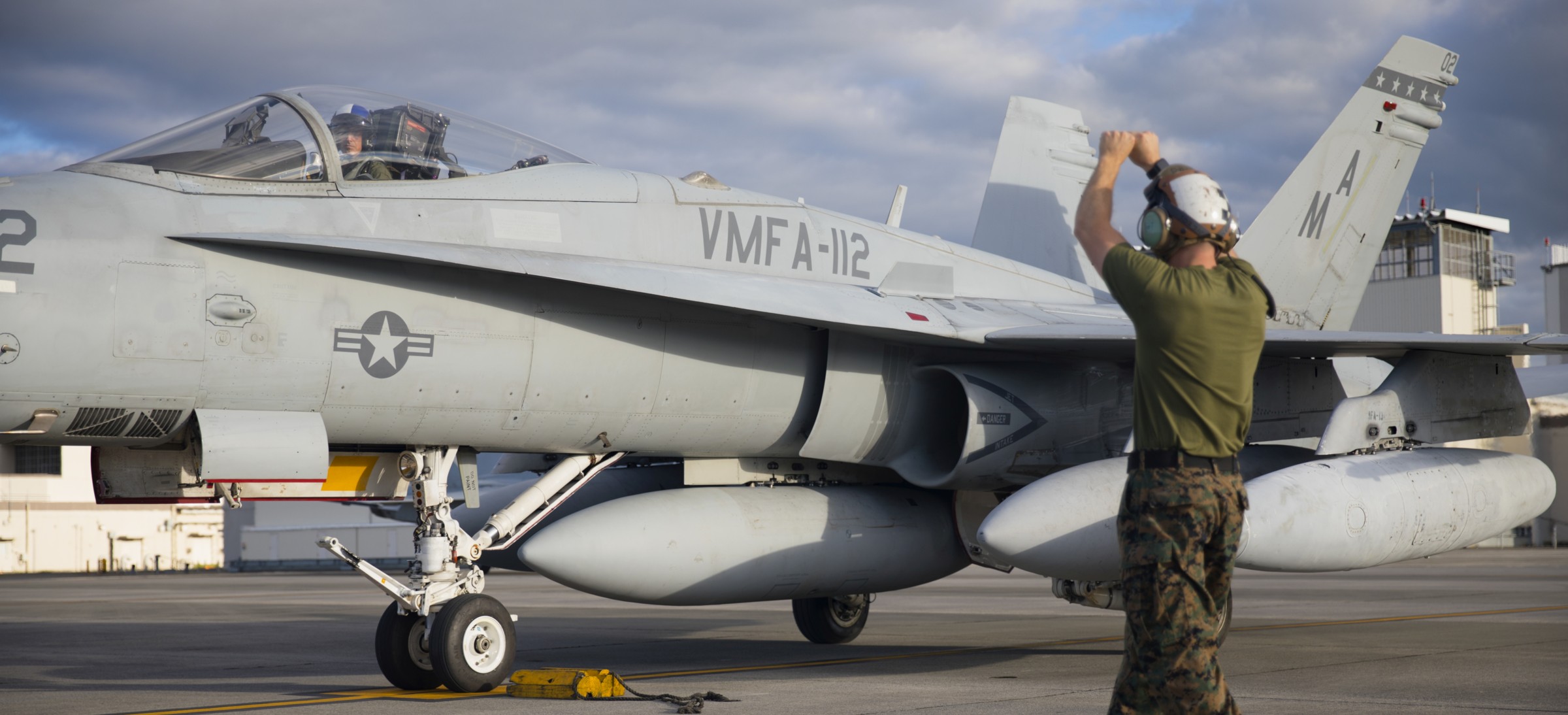 vmfa-112 cowboys marine fighter attack squadron usmc f/a-18c hornet 80