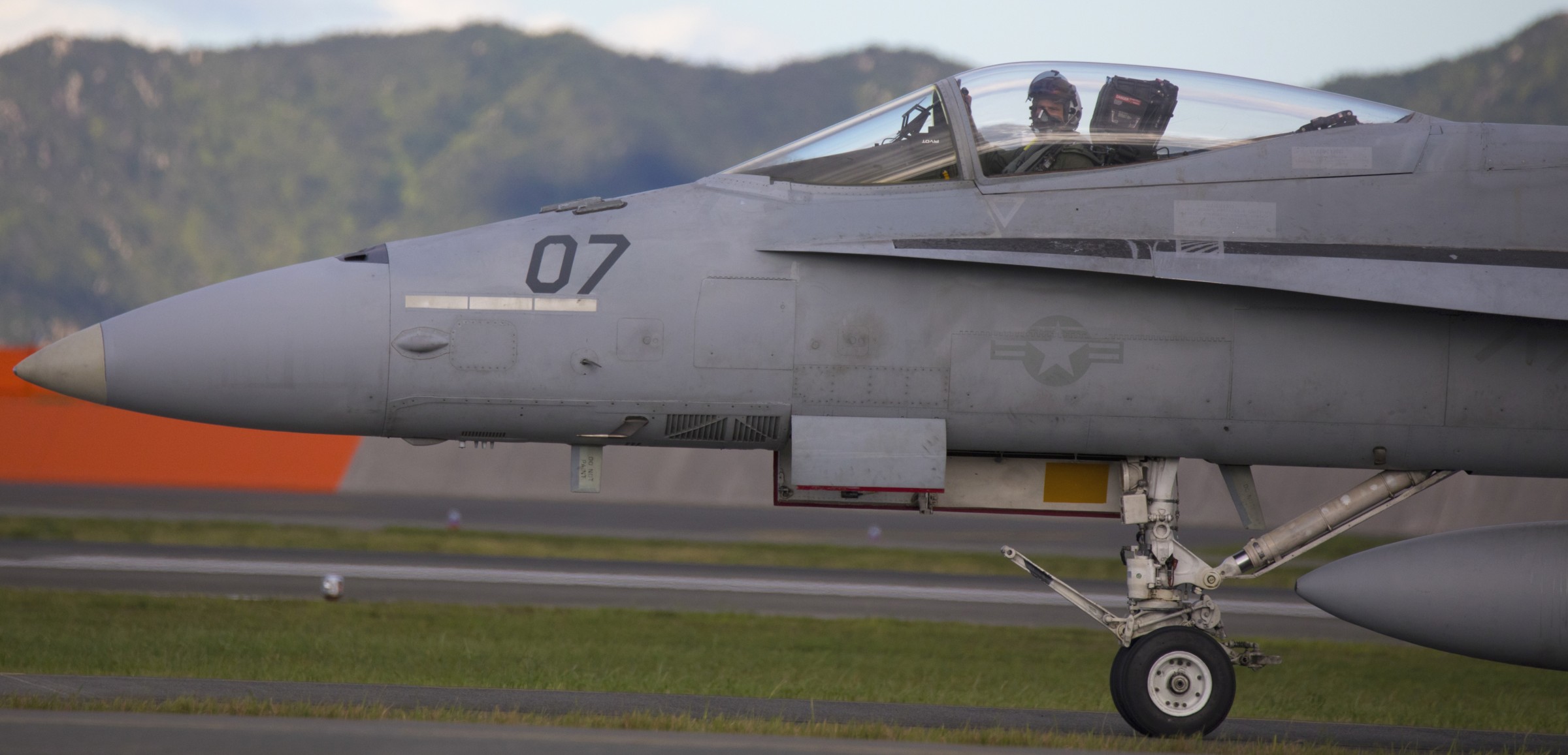 vmfa-112 cowboys marine fighter attack squadron usmc f/a-18c hornet 82