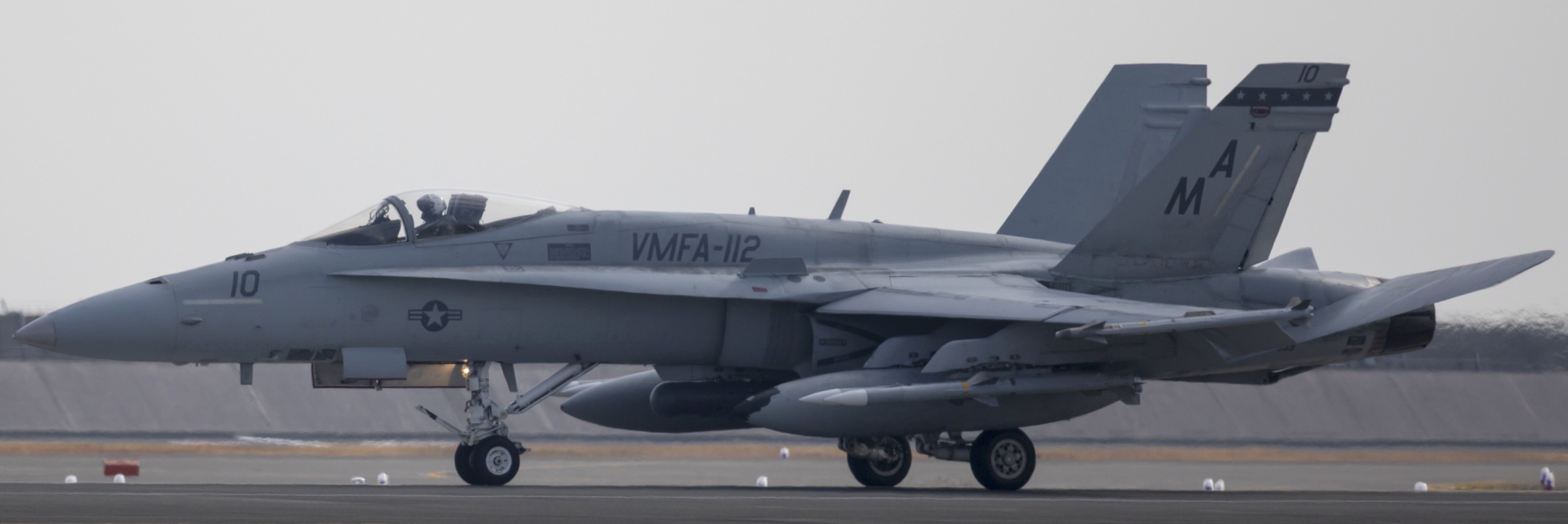 vmfa-112 cowboys marine fighter attack squadron usmc f/a-18c hornet 89