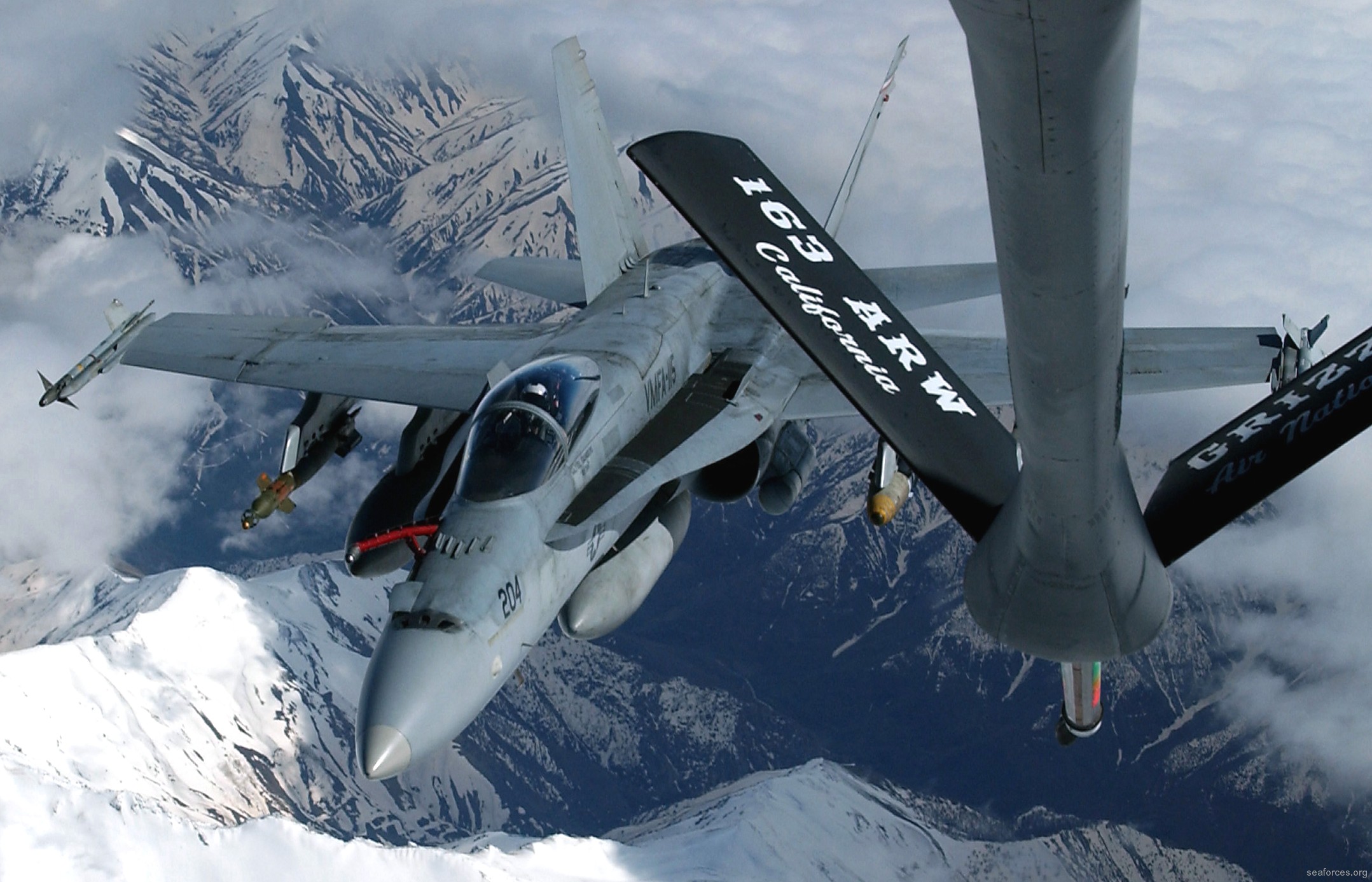 vmfa-115 silver eagles marine fighter attack squadron f/a-18a+ hornet 165 refueling iraq