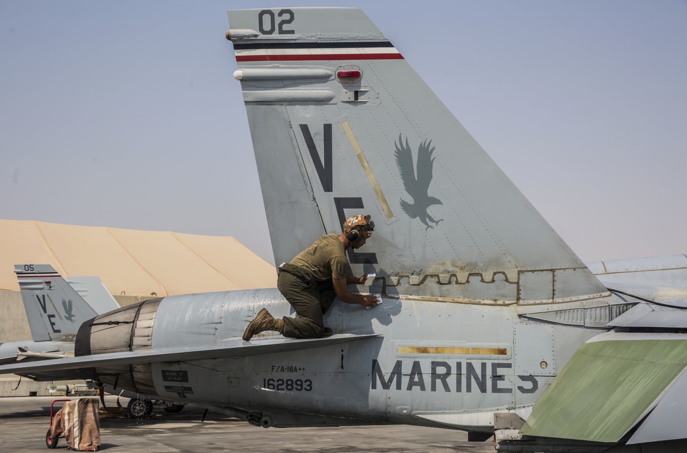vmfa-115 silver eagles marine fighter attack squadron usmc f/a-18a++ hornet 185