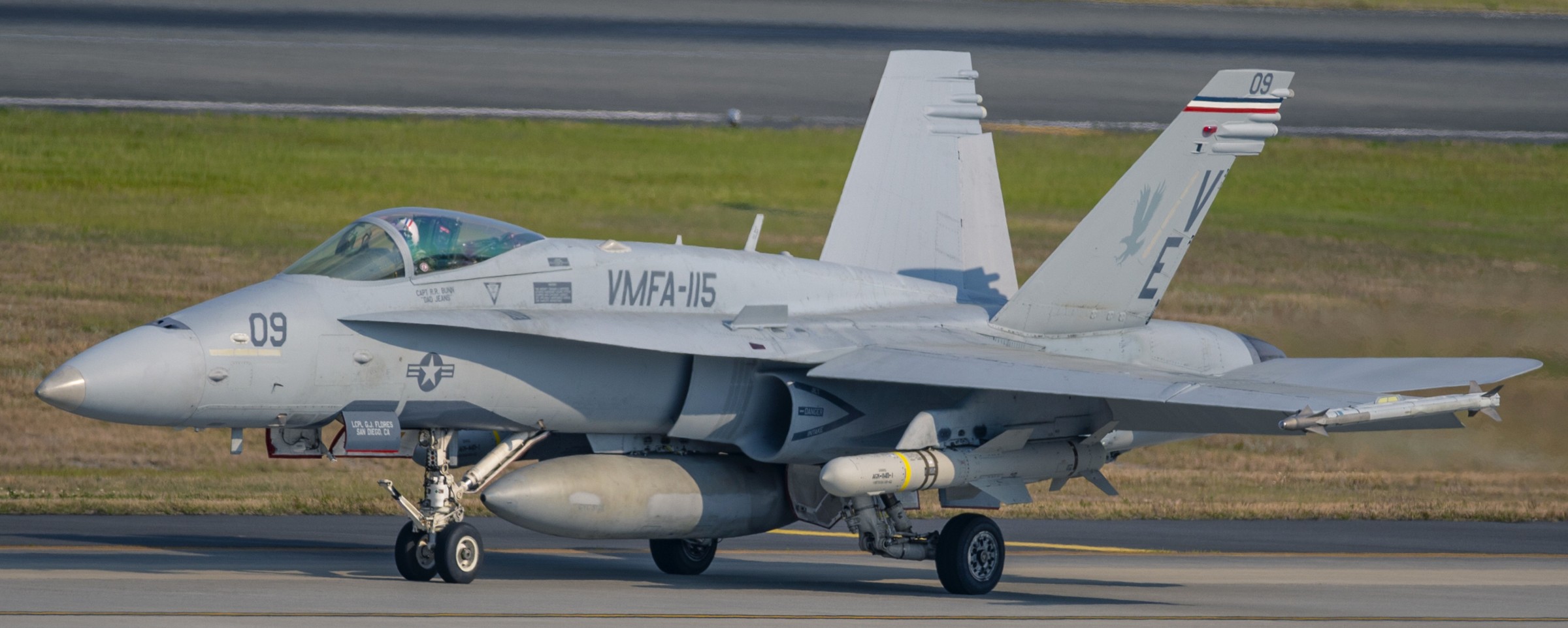 vmfa-115 silver eagles marine fighter attack squadron usmc f/a-18c hornet 189 agm-84d harpoon missile