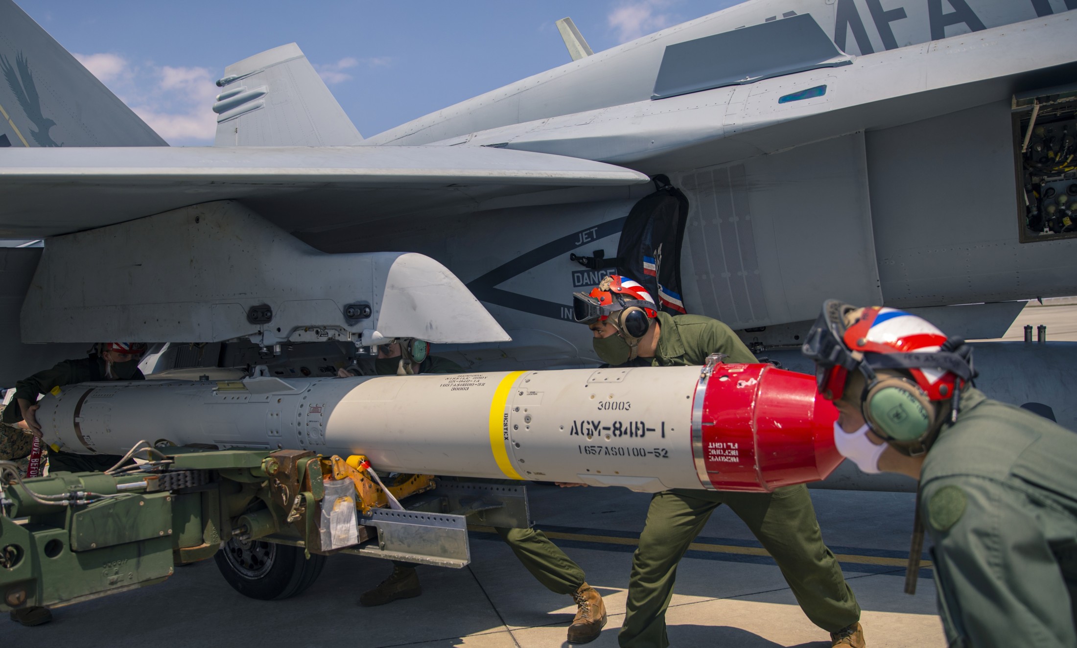 vmfa-115 silver eagles marine fighter attack squadron usmc f/a-18c hornet 196 agm-84d harpoon