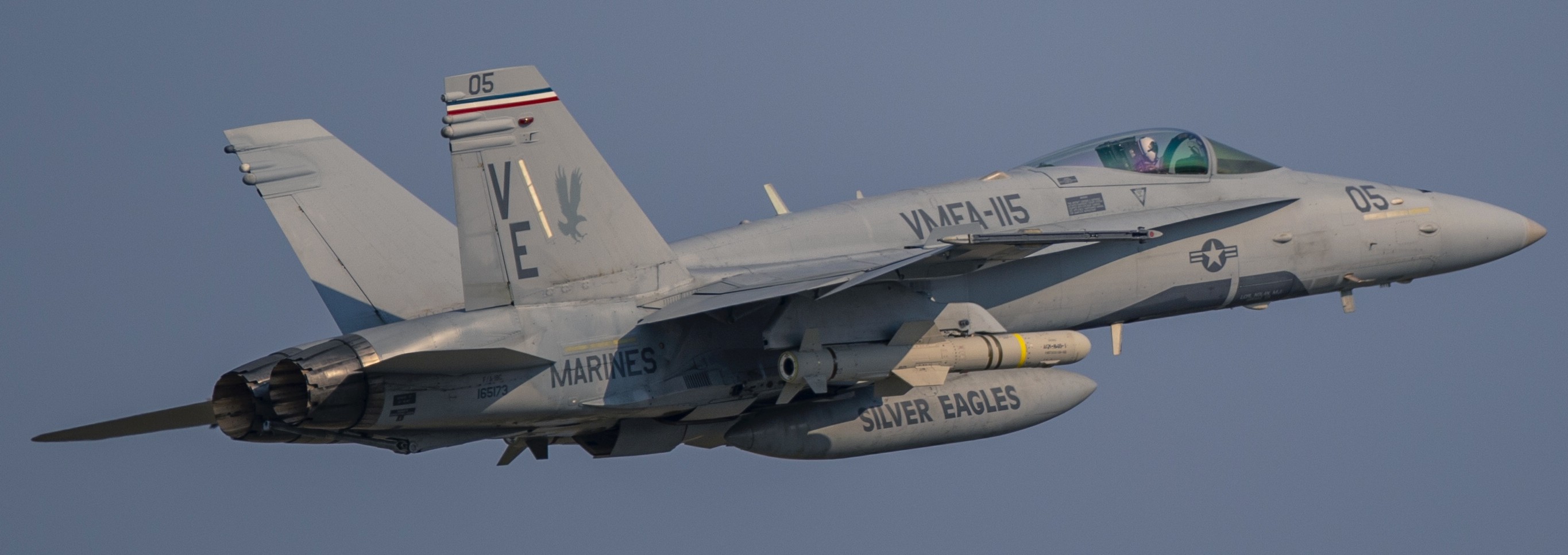 vmfa-115 silver eagles marine fighter attack squadron usmc f/a-18c hornet 197 mcas iwakuni