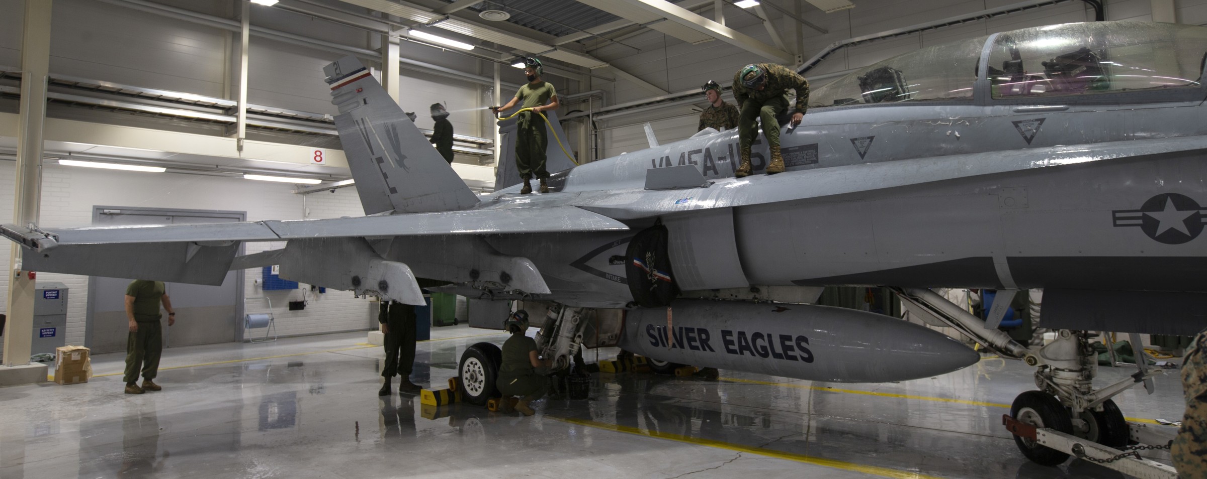 vmfa-115 silver eagles marine fighter attack squadron usmc f/a-18d hornet 203