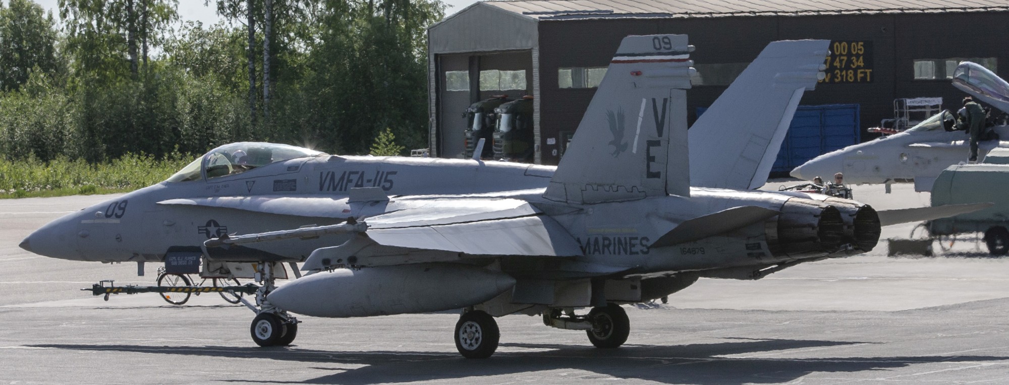 vmfa-115 silver eagles marine fighter attack squadron usmc f/a-18c hornet 221