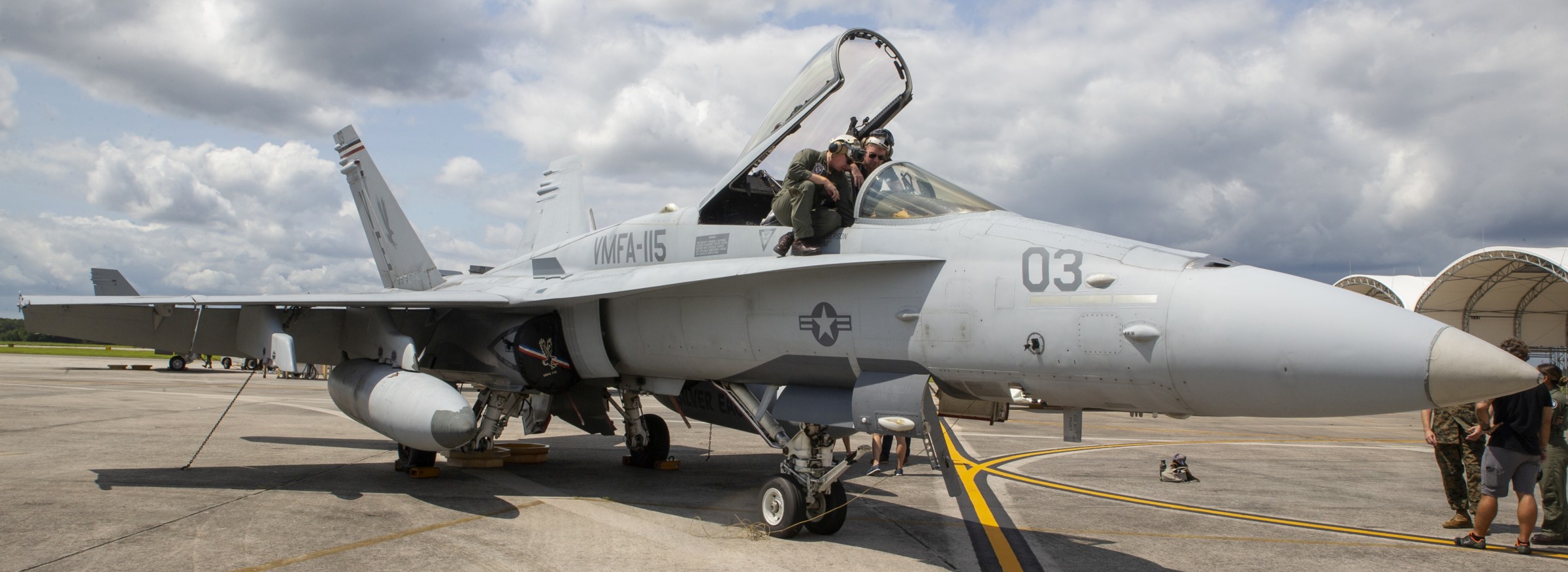 vmfa-115 silver eagles marine fighter attack squadron usmc f/a-18c hornet 233 mcas beaufort