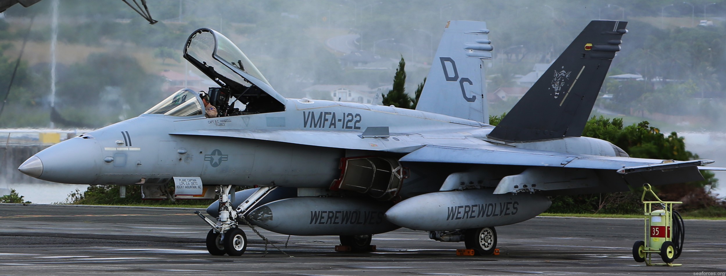 vmfa-122 werewolves f/a-18c hornet marine fighter attack squadron 04 mcb hawaii kaneohe bay