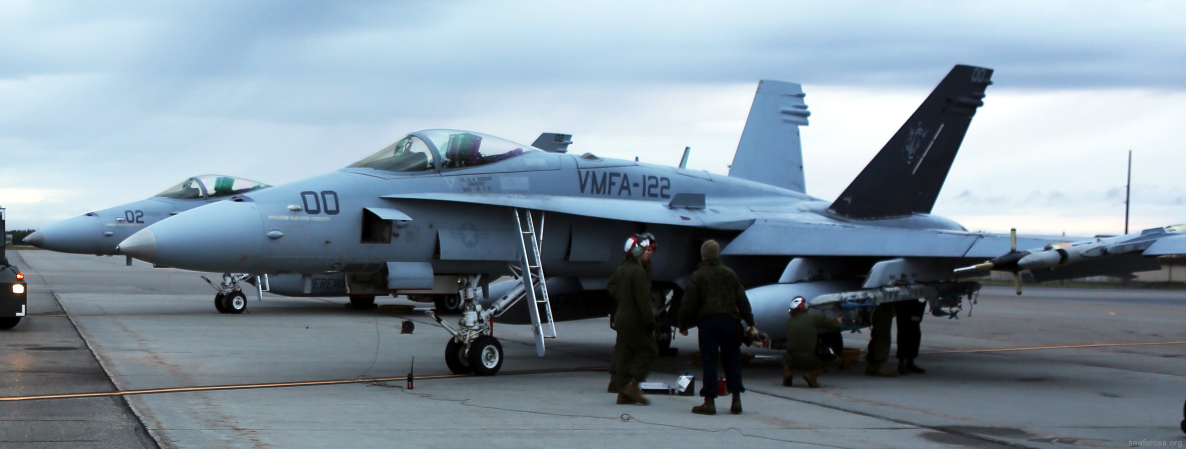 vmfa-122 werewolves f/a-18c hornet marine fighter attack squadron 32