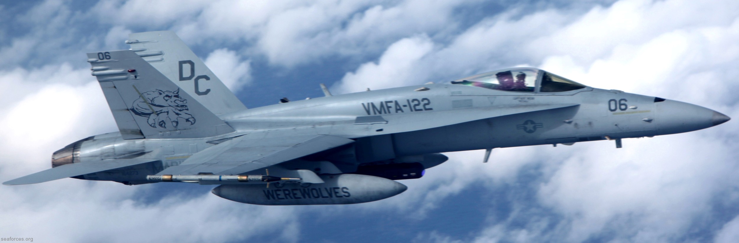 vmfa-122 werewolves f/a-18c hornet marine fighter attack squadron 36