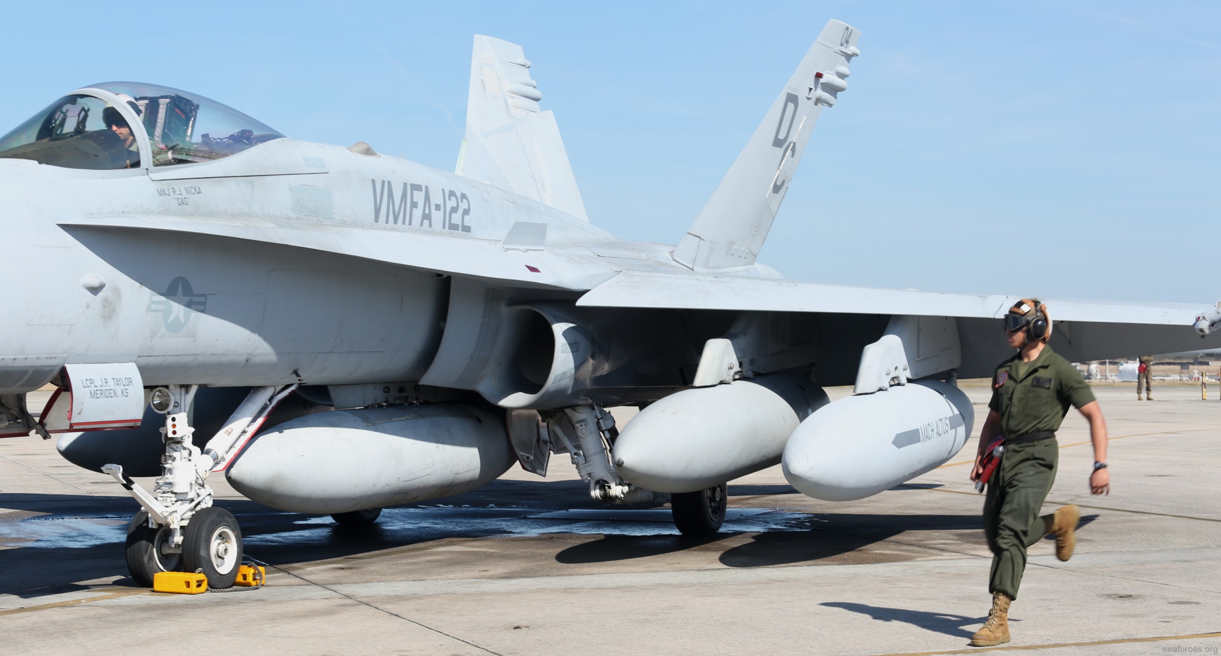 vmfa-122 werewolves f/a-18c hornet marine fighter attack squadron 50