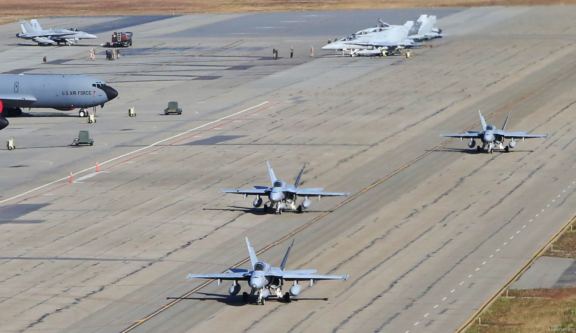 vmfa-122 werewolves f/a-18c hornet marine fighter attack squadron 58
