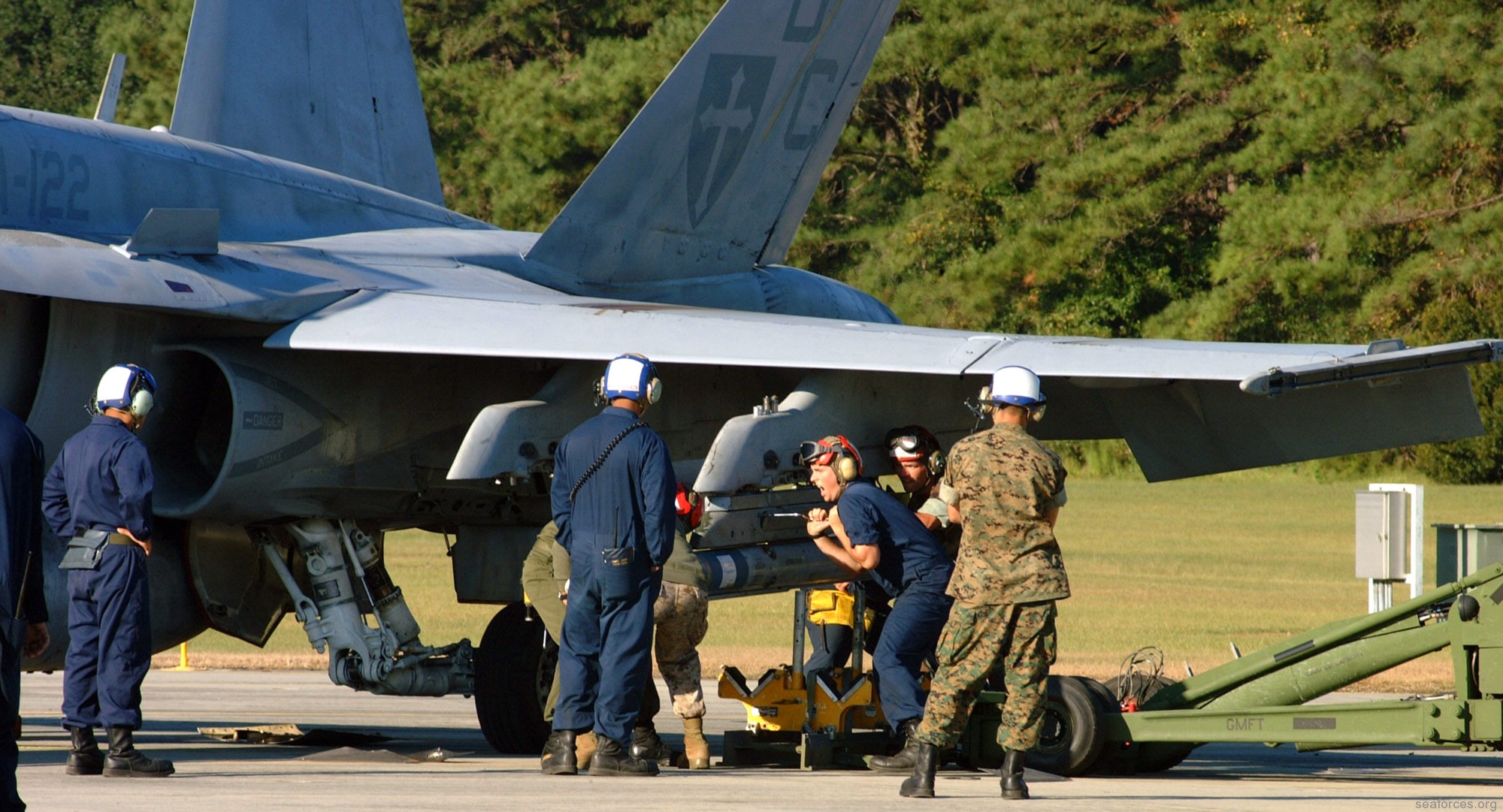 vmfa-122 crusaders f/a-18c hornet marine fighter attack squadron 73