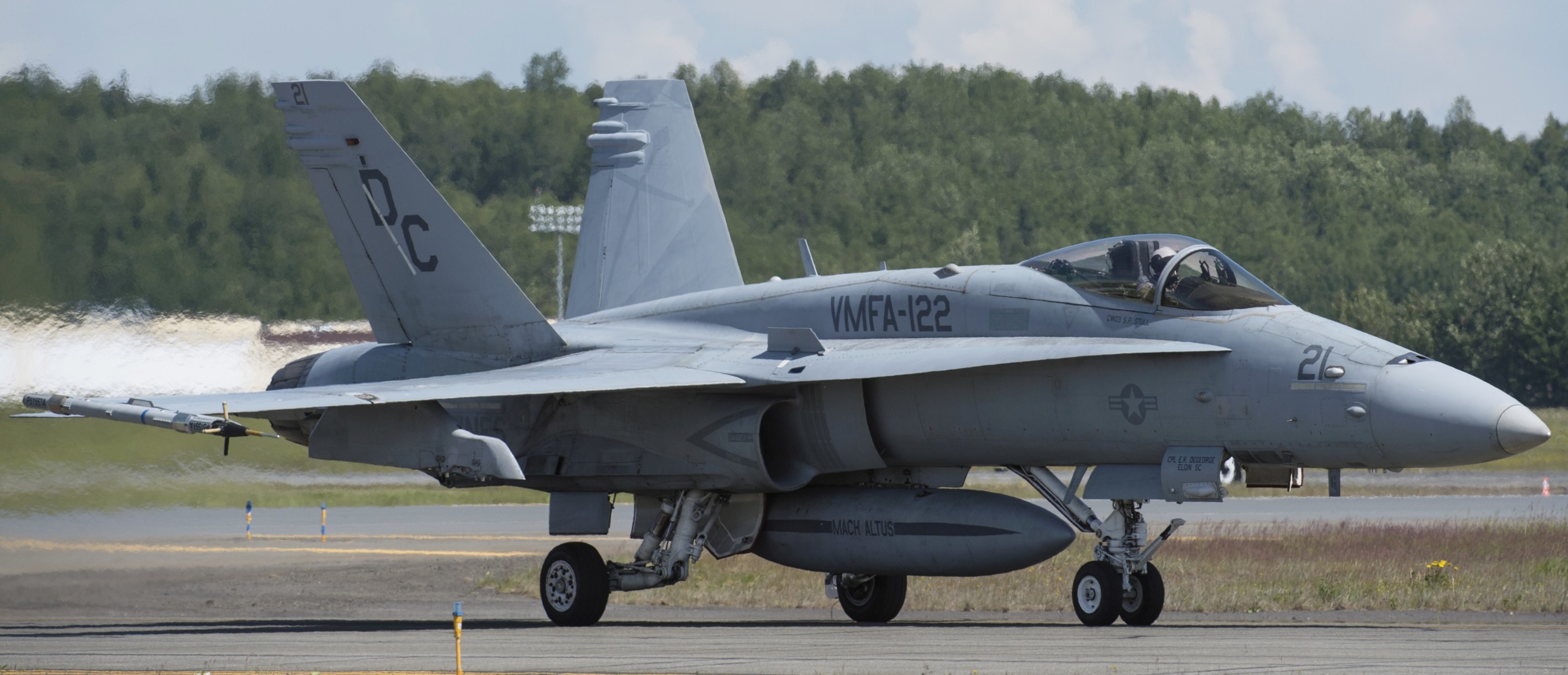 vmfa-122 flying leathernecks f/a-18c hornet marine fighter attack squadron 79