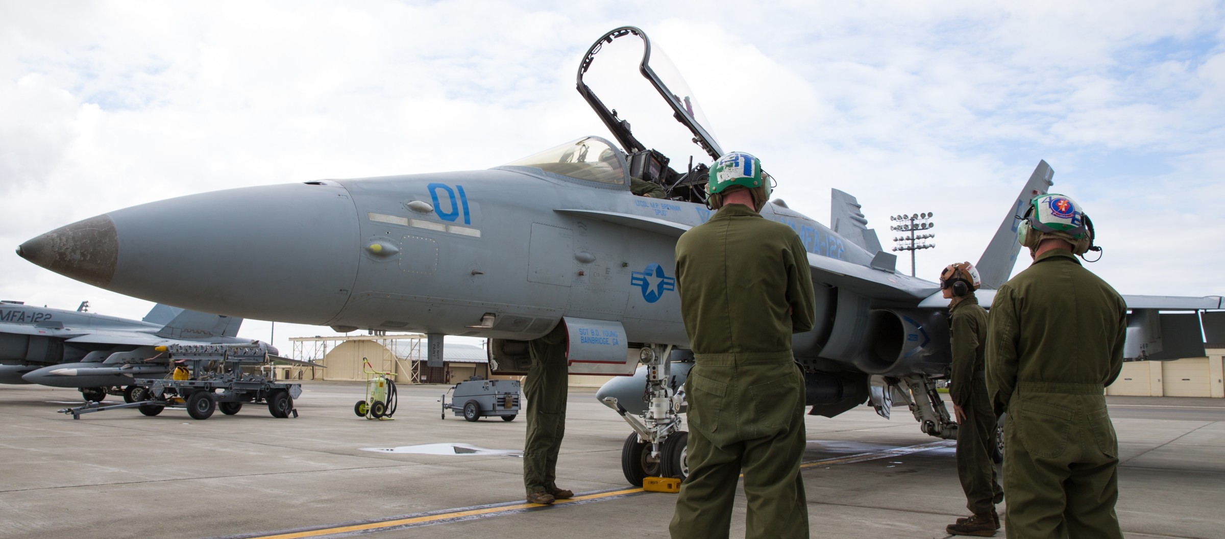 vmfa-122 flying leathernecks f/a-18c hornet marine fighter attack squadron 80 elmendorf richardson red flag