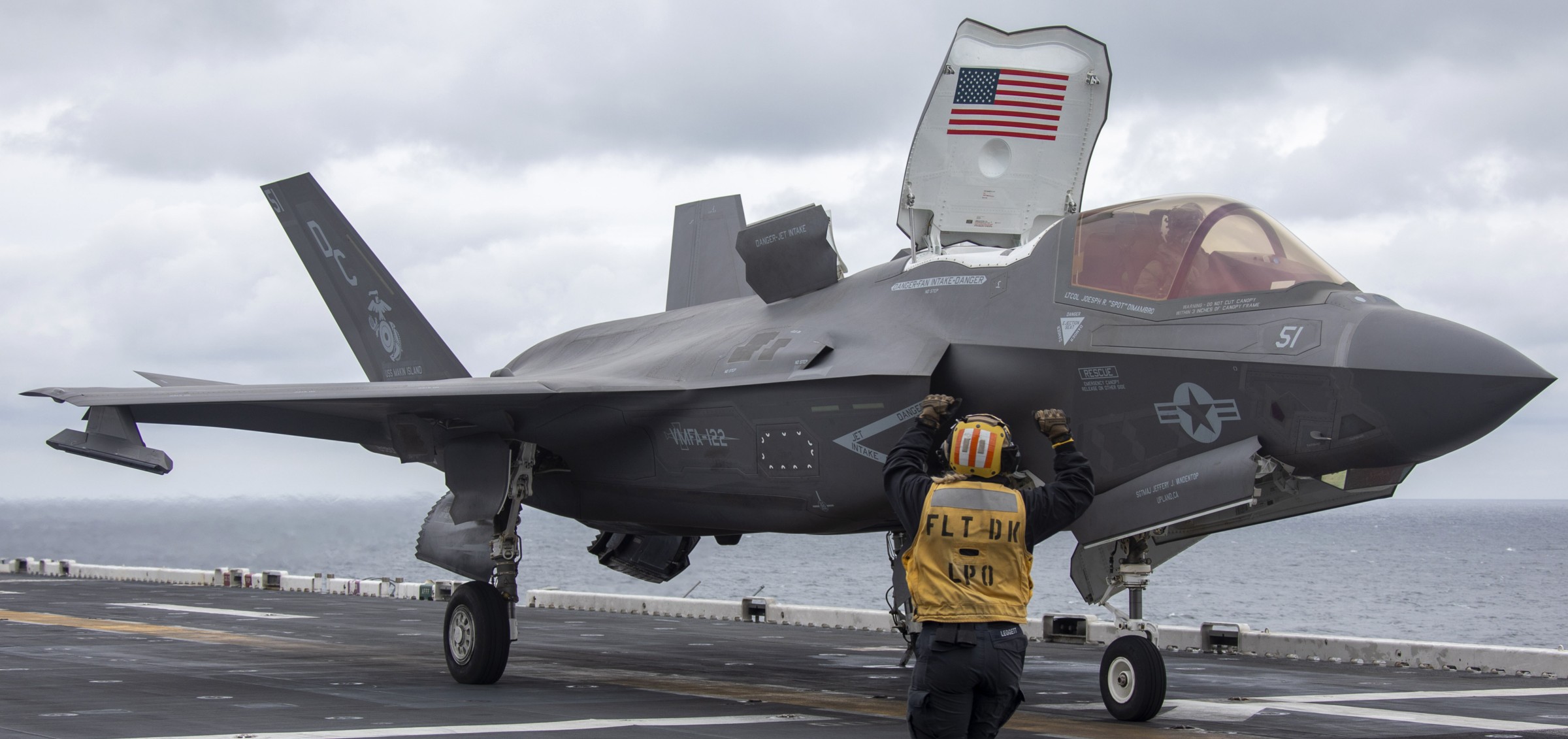 vmfa-122 flying leathernecks marine fighter attack squadron f-35b lightning ii 127 uss makin island lhd-8