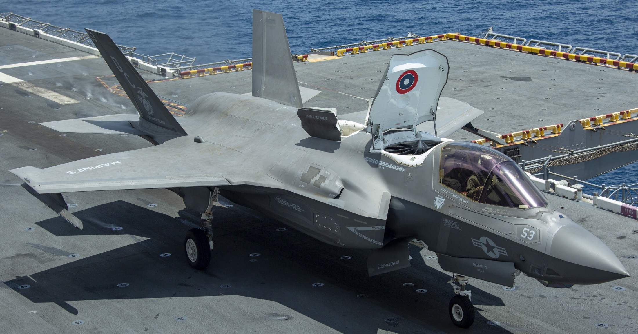 vmfa-122 flying leathernecks marine fighter attack squadron f-35b lightning ii uss makin island lhd-8 151