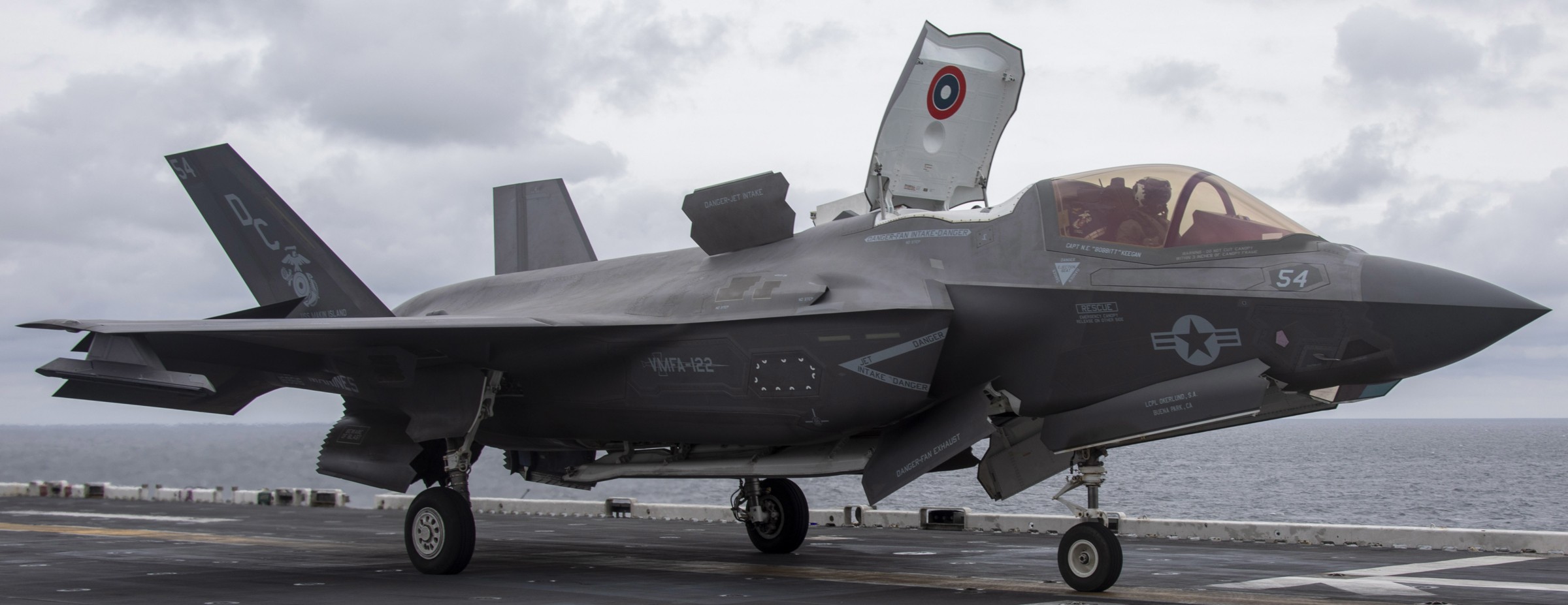 vmfa-122 flying leathernecks marine fighter attack squadron f-35b lightning ii uss makin island 152