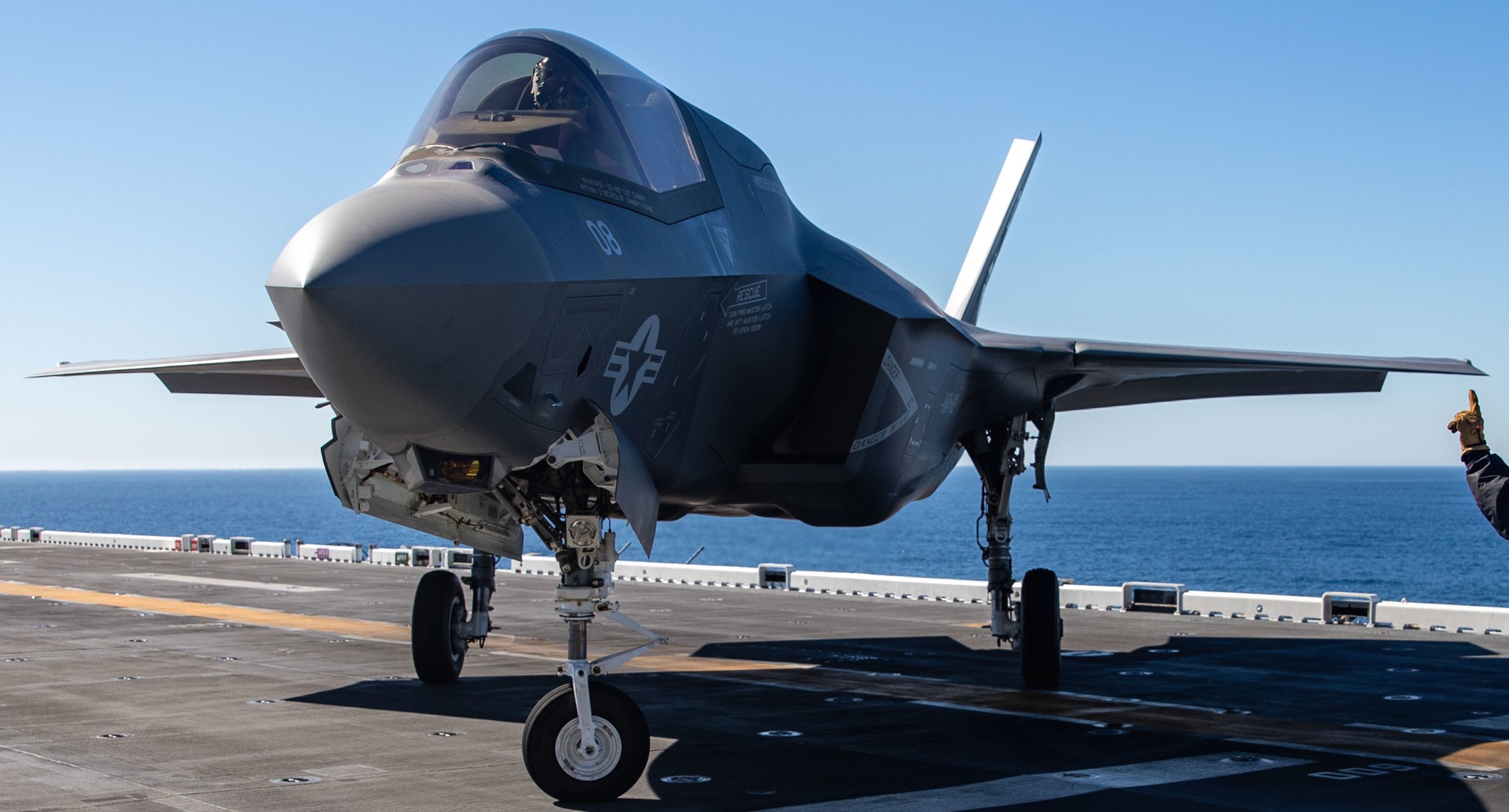 vmfa-122 flying lethernecks marine fighter attack squadron f-35b lightning ii uss makin island lhd-8 158