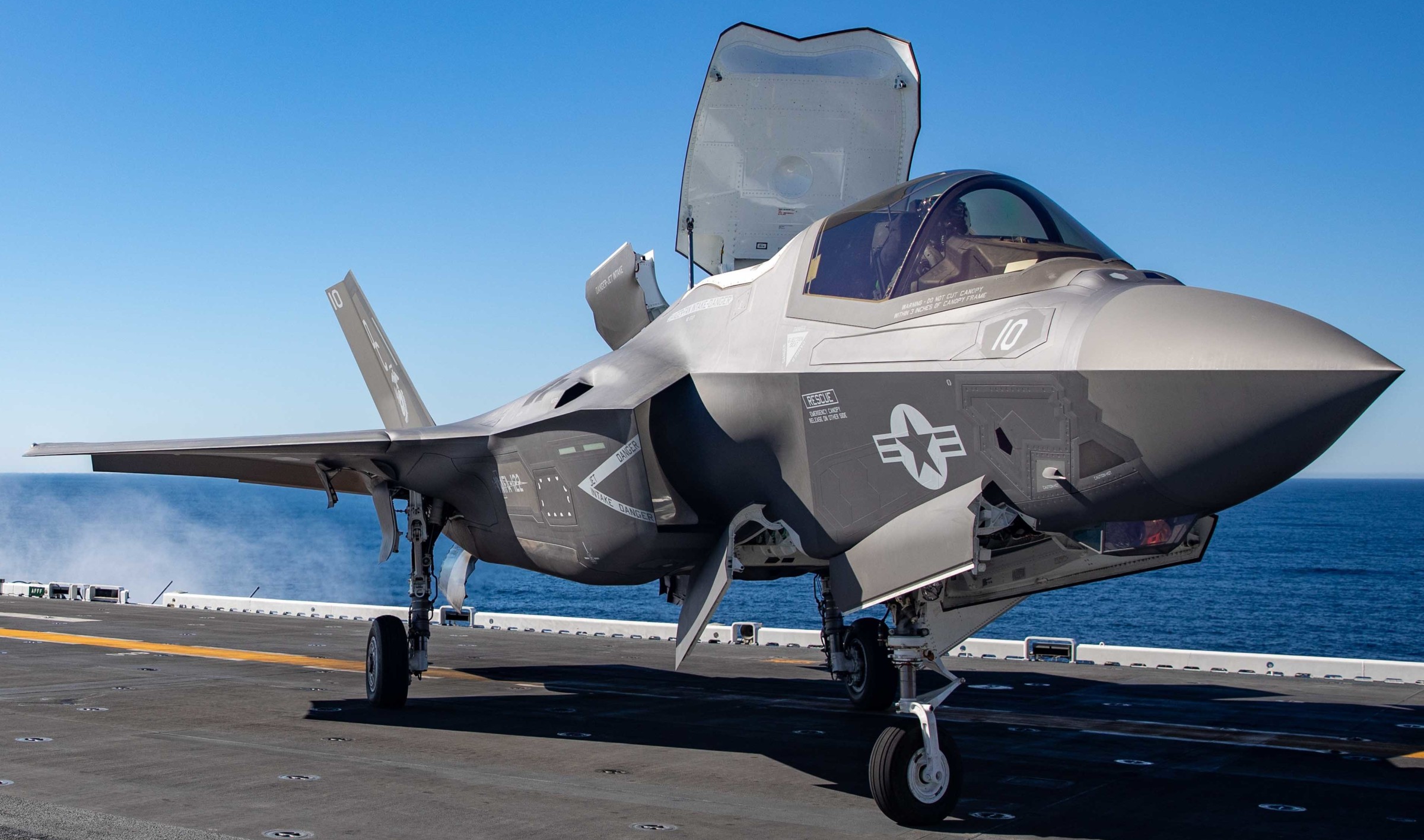vmfa-122 flying lethernecks marine fighter attack squadron f-35b lightning ii uss makin island lhd-8 159