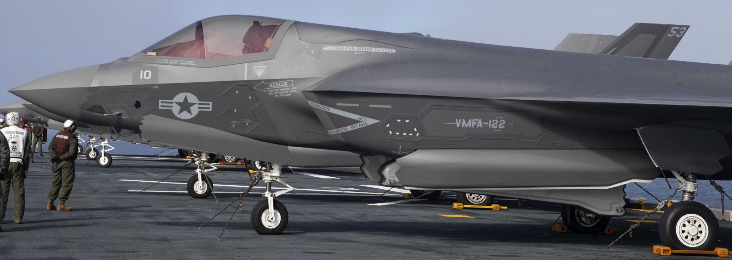 vmfa-122 flying lethernecks marine fighter attack squadron f-35b lightning ii uss tripoli lha-7 162