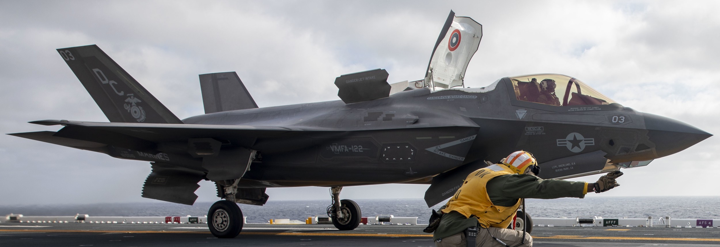 vmfa-122 flying lethernecks marine fighter attack squadron f-35b lightning ii uss makin island lhd-8 164