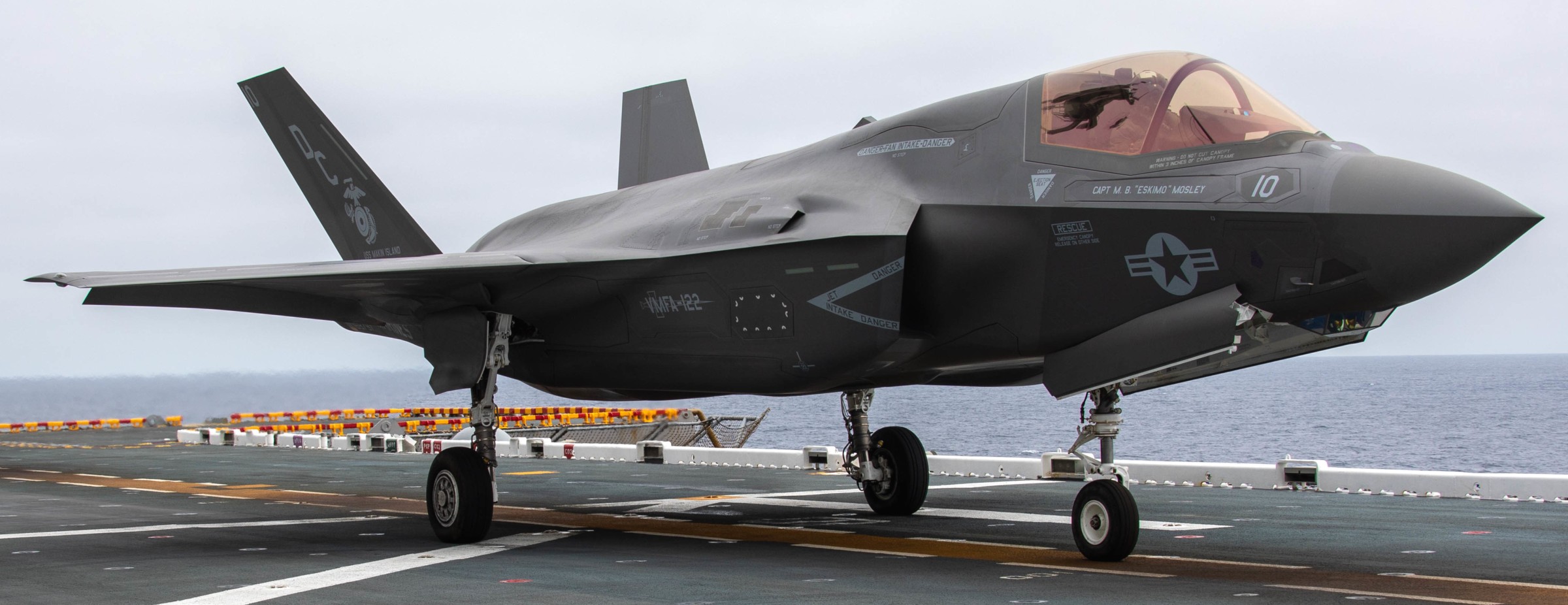 vmfa-122 flying lethernecks marine fighter attack squadron f-35b lightning ii uss makin island lhd-8 174