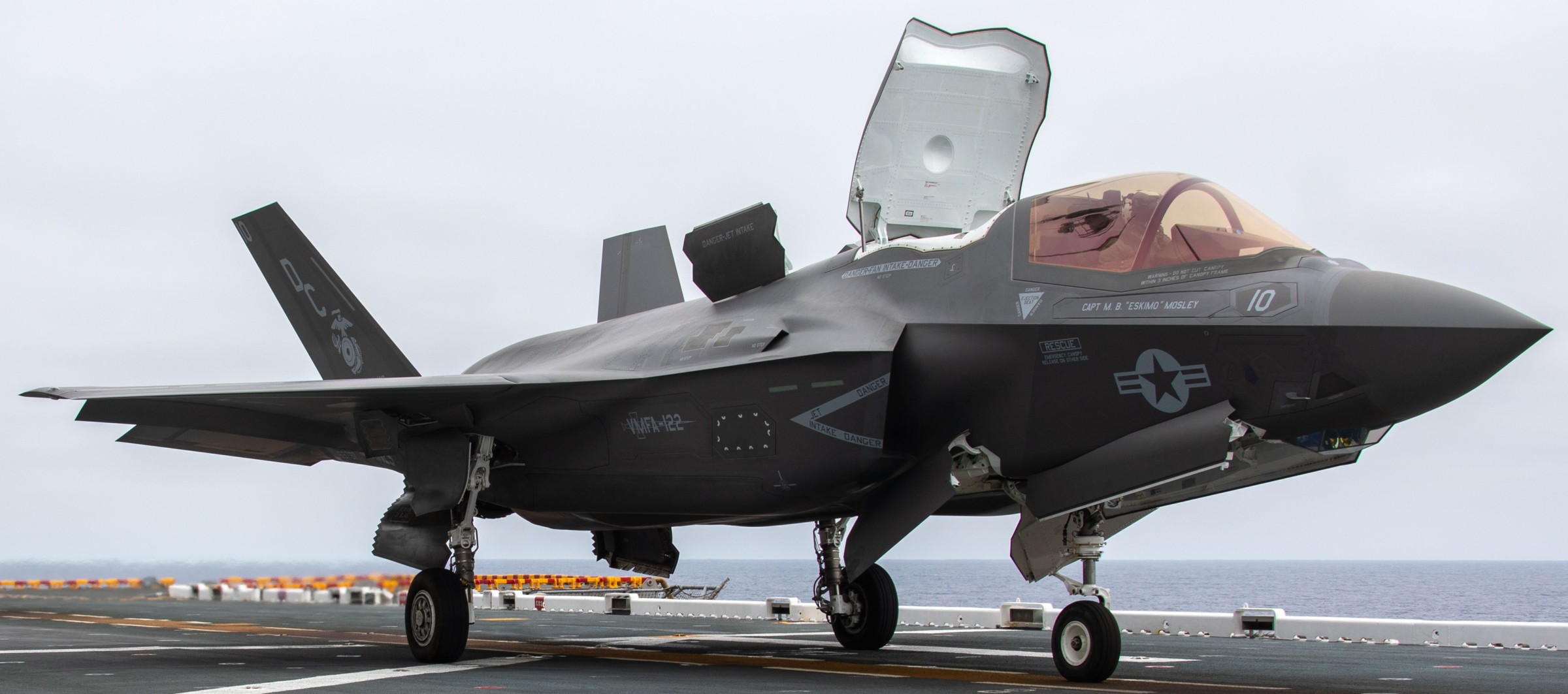 vmfa-122 flying lethernecks marine fighter attack squadron f-35b lightning ii uss makin island lhd-8 175