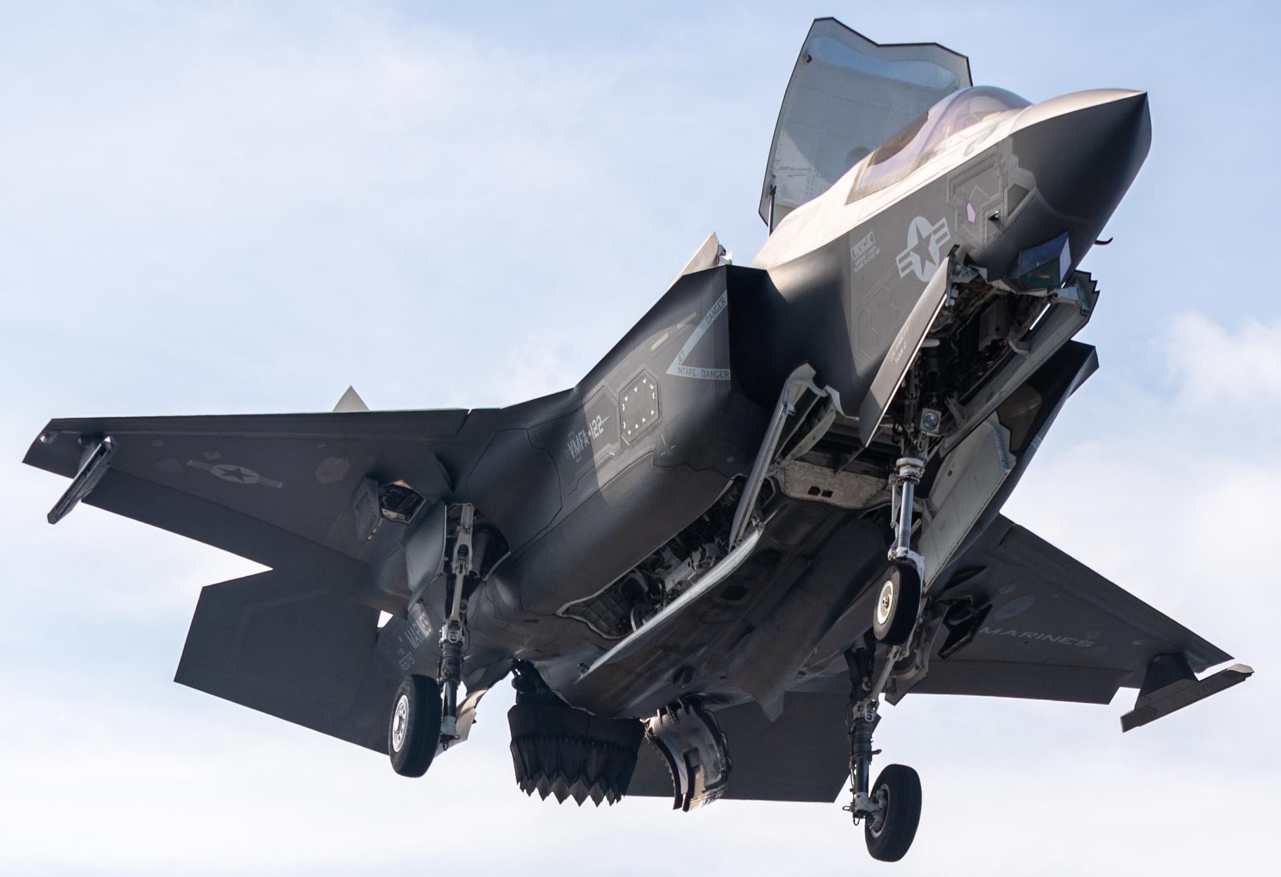 vmfa-122 flying lethernecks marine fighter attack squadron f-35b lightning ii uss makin island lhd-8 181