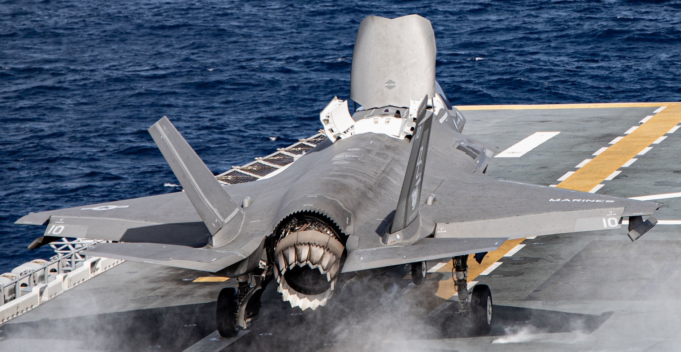 vmfa-122 flying lethernecks marine fighter attack squadron f-35b lightning ii uss makin island lhd-8 182