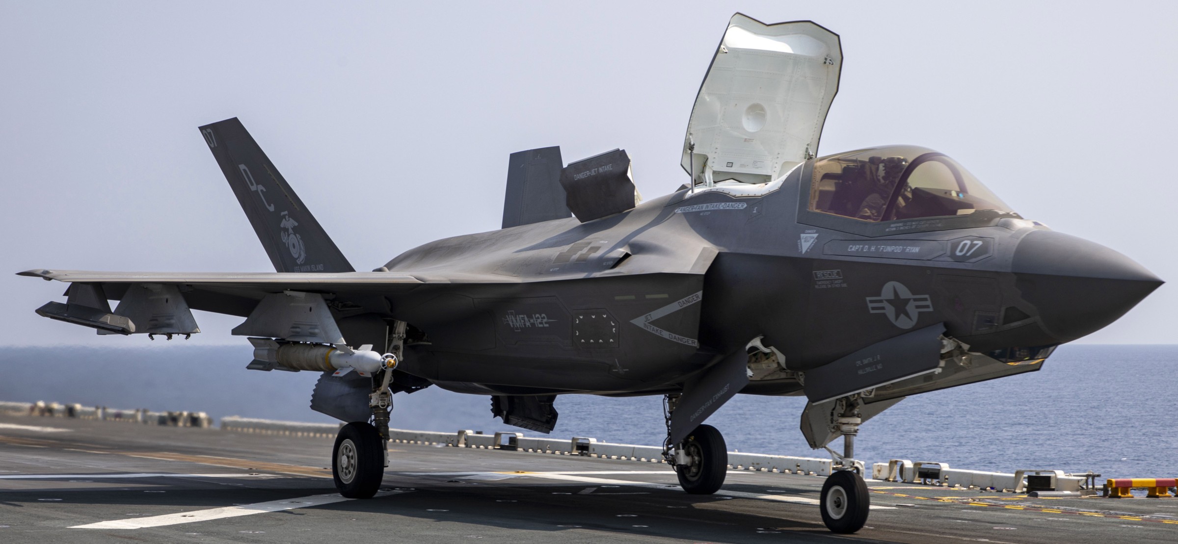 vmfa-122 flying lethernecks marine fighter attack squadron f-35b lightning ii uss makin island lhd-8 2023 183